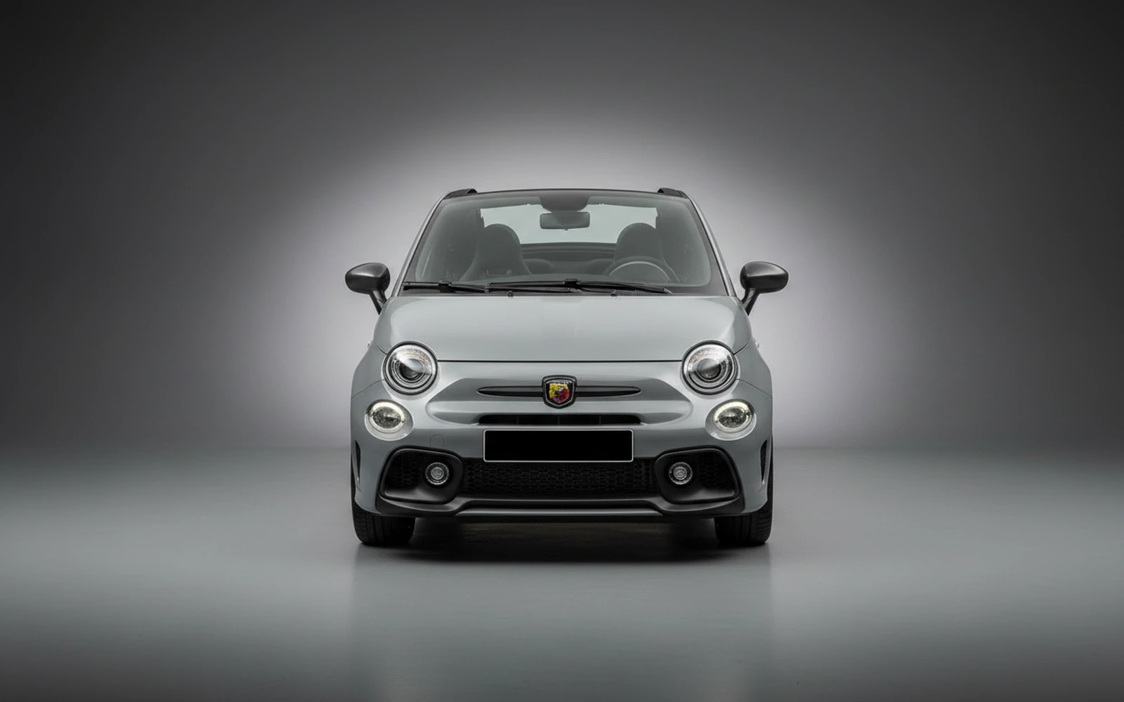 Abarth 595 Competizione Gris 2021 — exterior side view