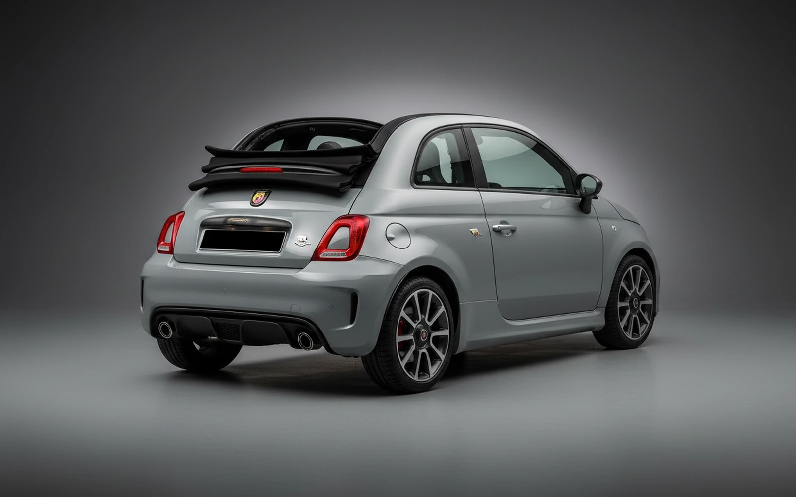 Abarth 595 Competizione Gris 2021 — interior dashboard