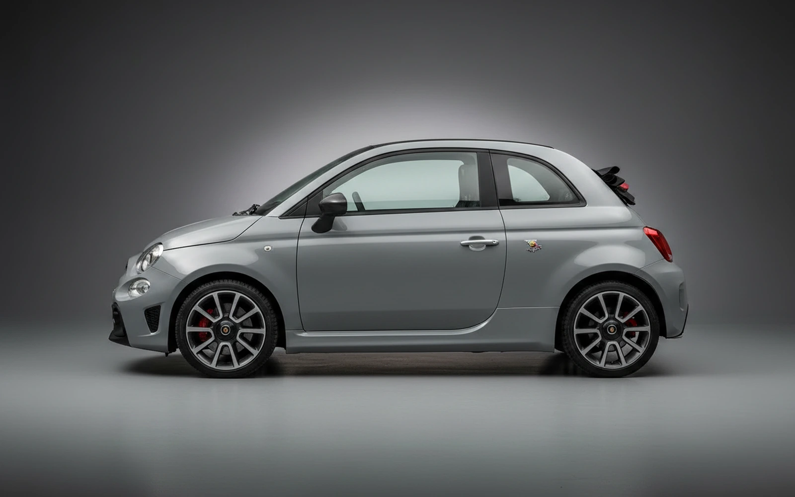 Abarth 595 Competizione Gris 2021 — exterior rear view