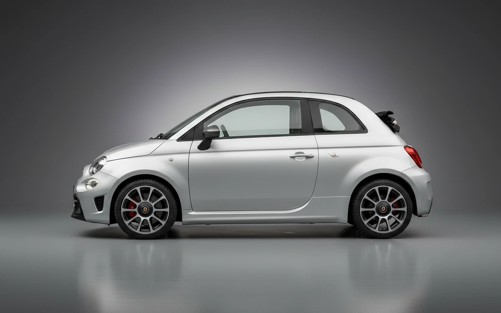 Abarth 595 Competizione Silver 2021 — exterior rear view