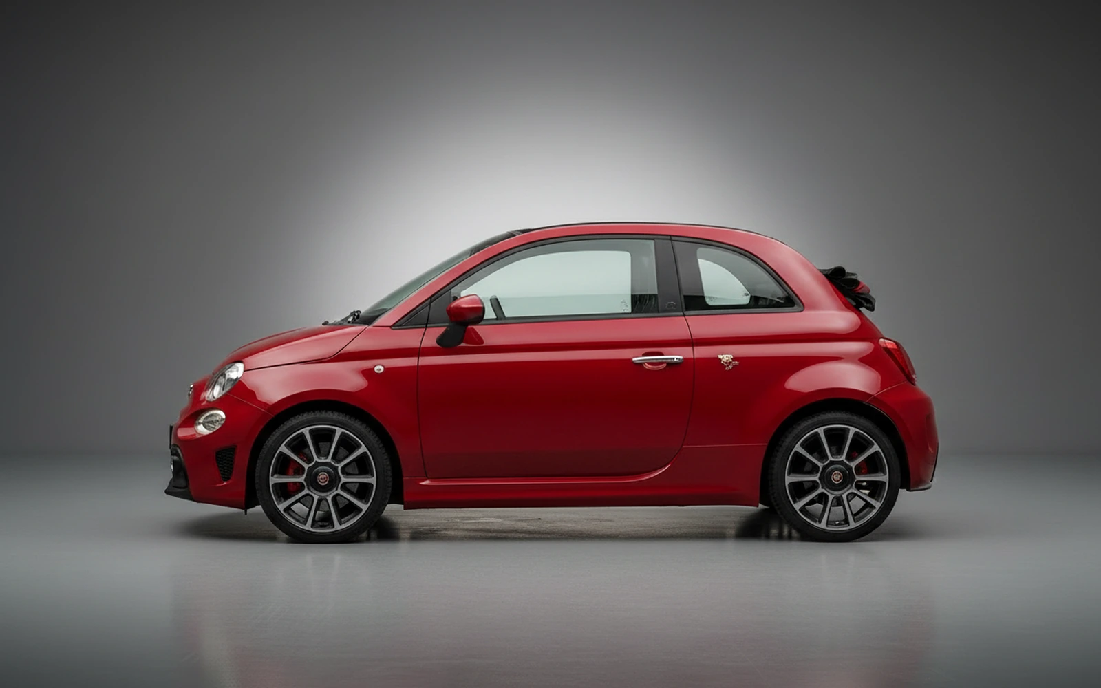 Abarth 695 Turismo Rojo 2023 — exterior rear view