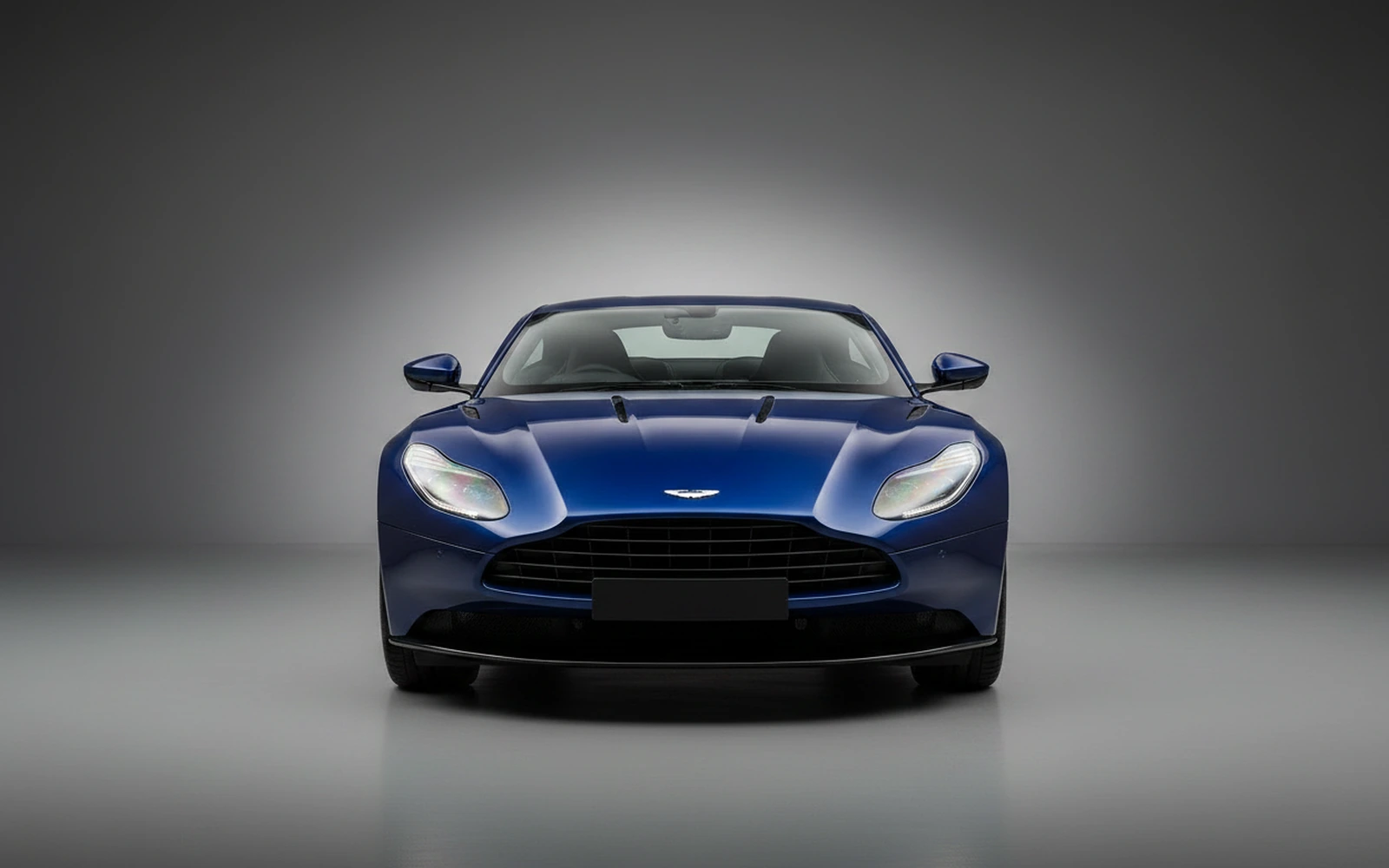 Aston Martin DB11 Azul 2019 — exterior side view