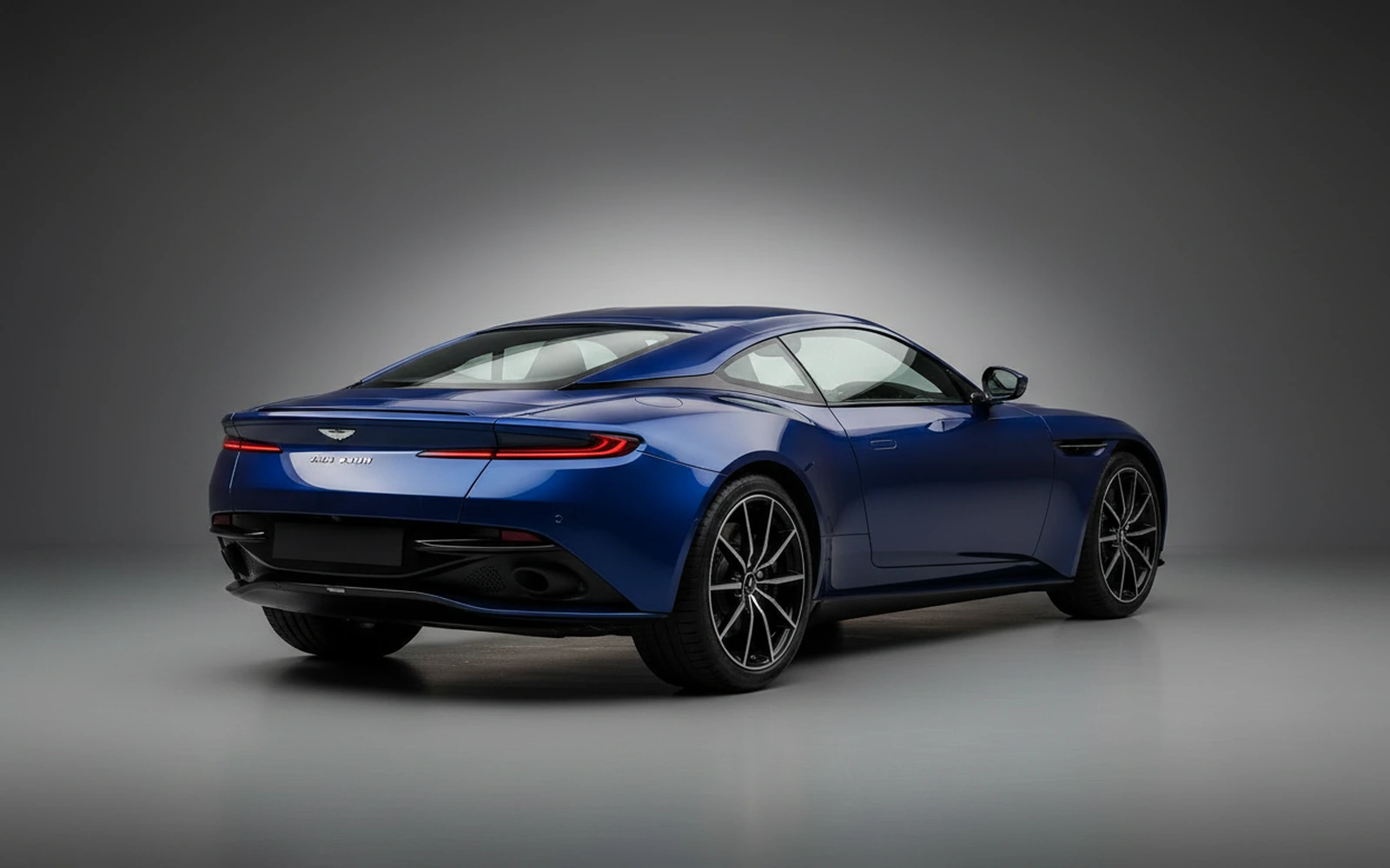 Aston Martin DB11 Azul 2019 — interior dashboard