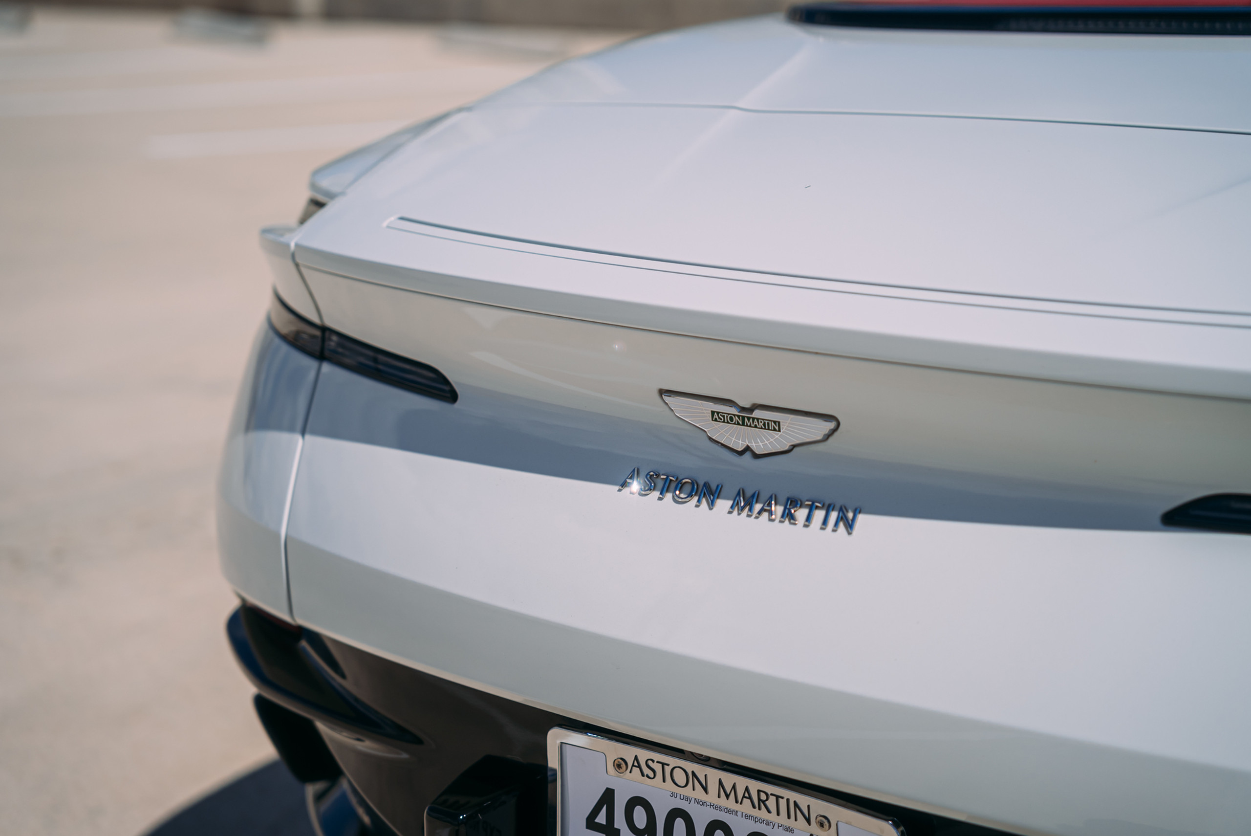 Aston Martin DB11 Silver 2019 — photo 12