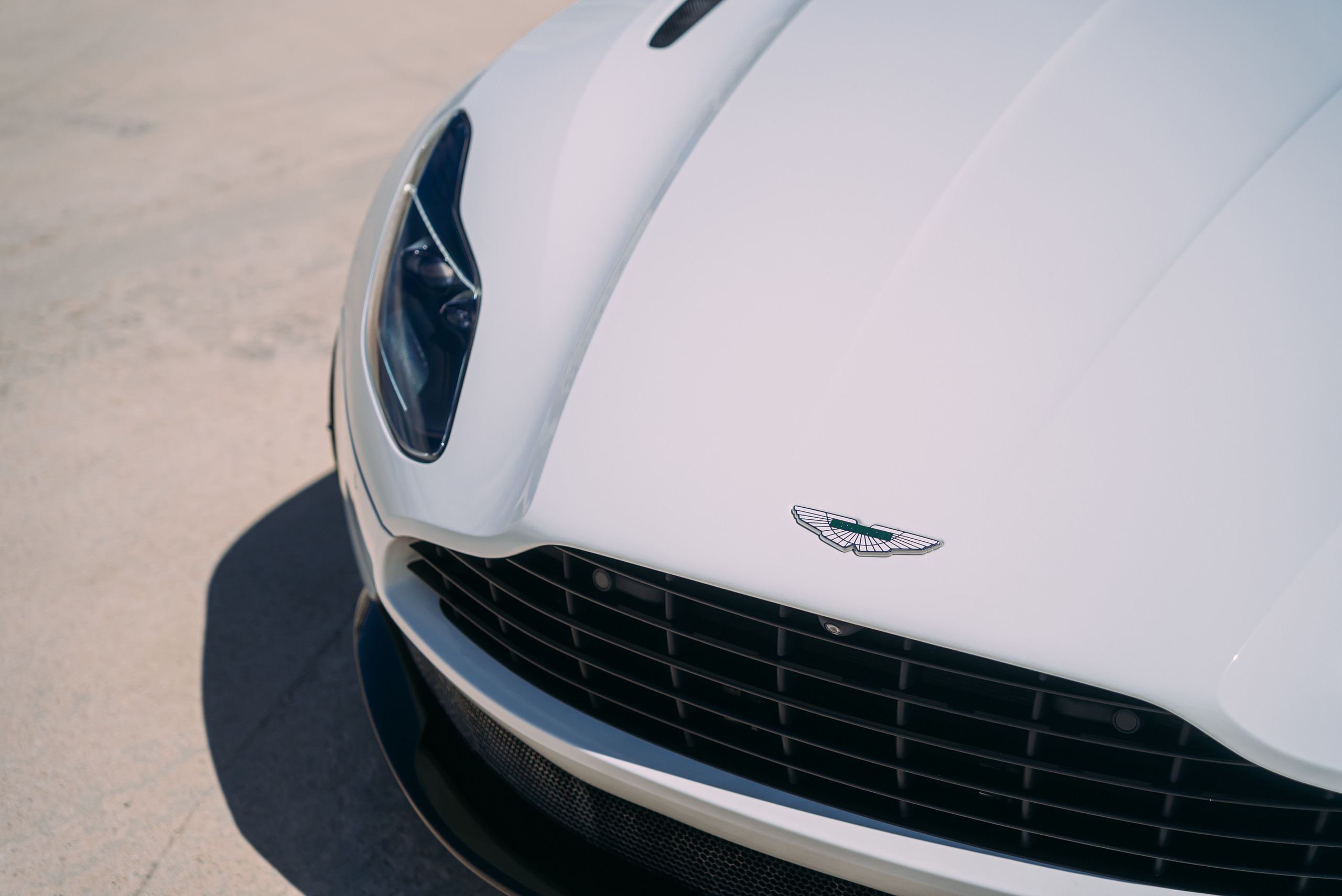 Aston Martin DB11 Silver 2019 — interior seats
