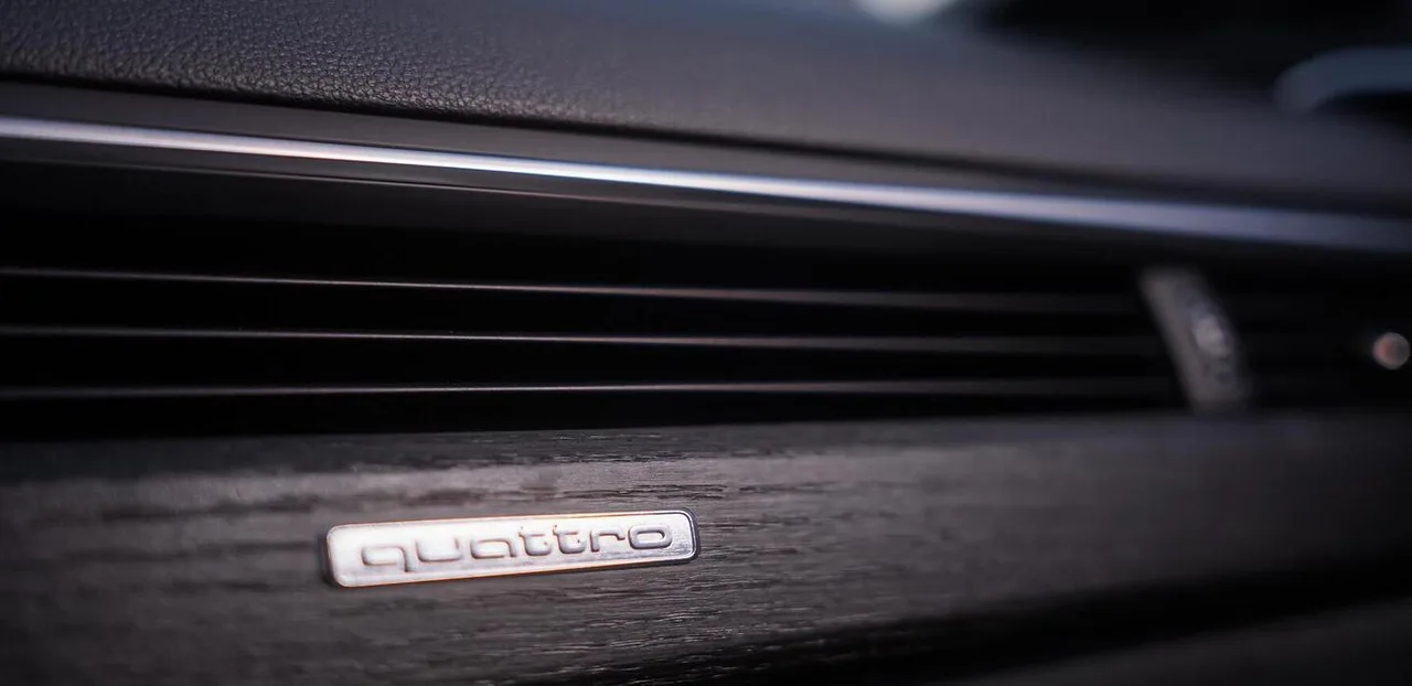 Audi A4 Grey 2023 — photo 10