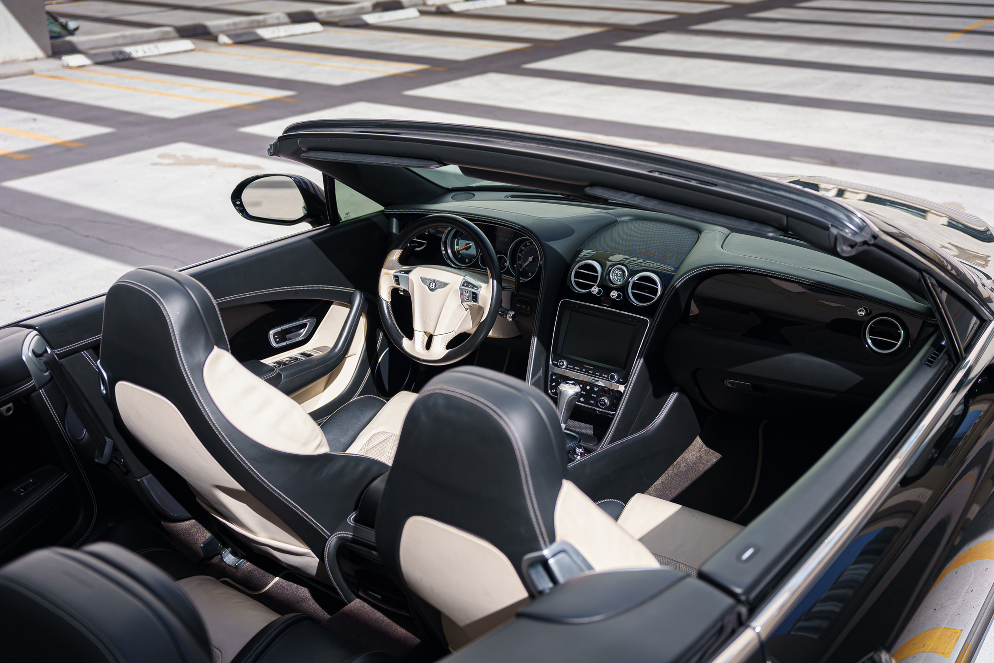 Bentley Continental GTC Black — interior dashboard