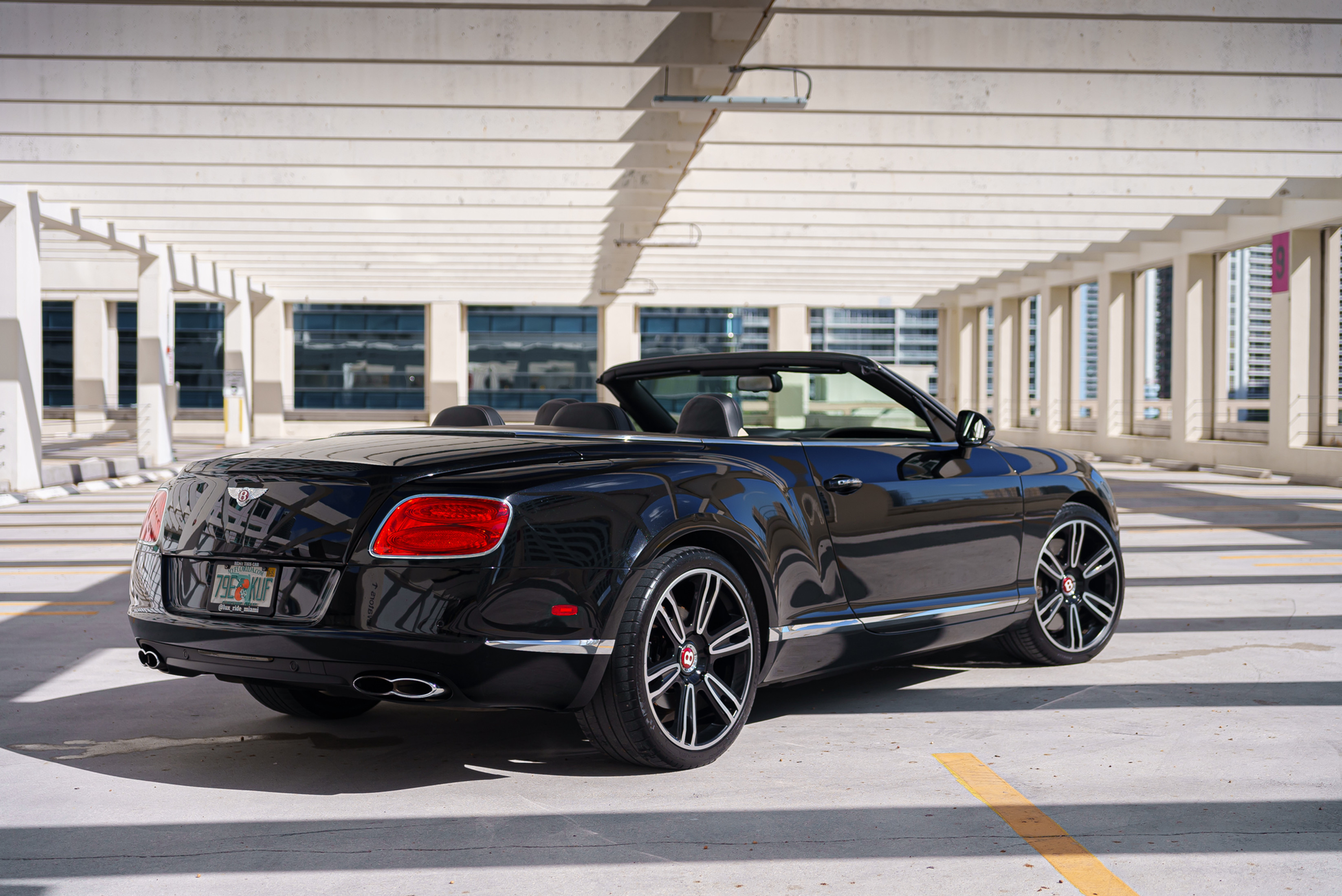 Bentley Continental GTC Black — interior seats