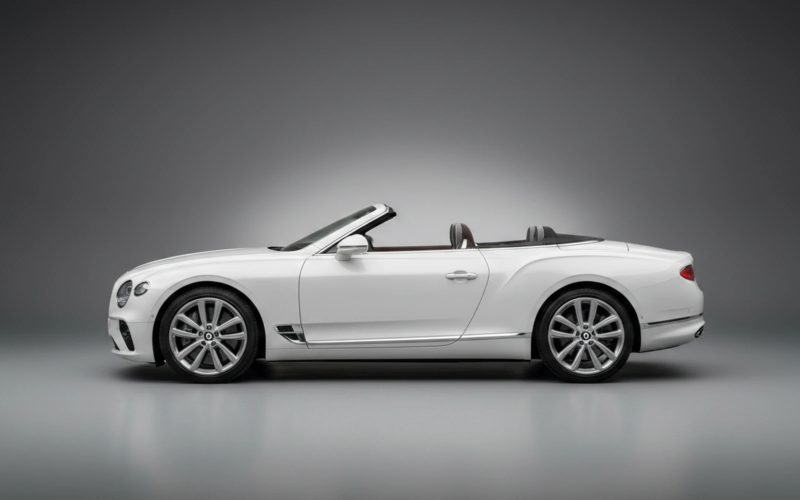 Bentley Continental GTC White 2022 — exterior rear view