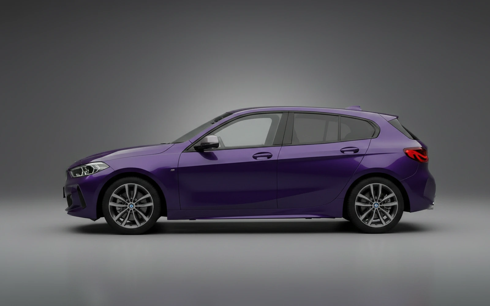 BMW 118i Purple 2025 — exterior rear view