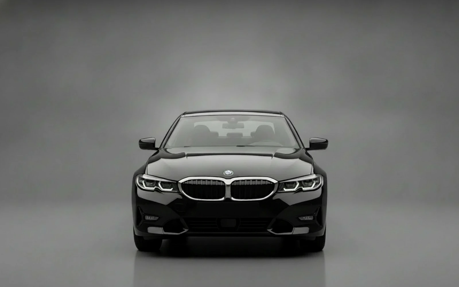BMW 318i Black 2025 — exterior side view