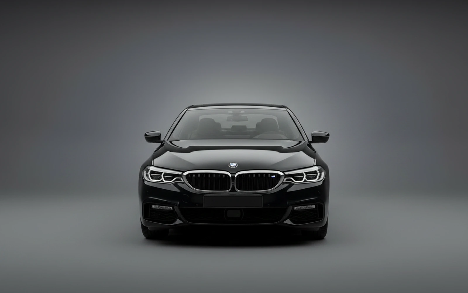 BMW 5 Series 540i Negro 2024 — exterior side view