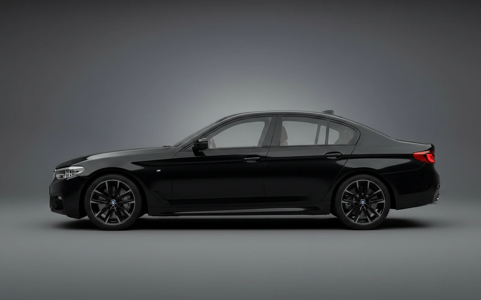 BMW 5 Series 540i Negro 2024 — exterior rear view