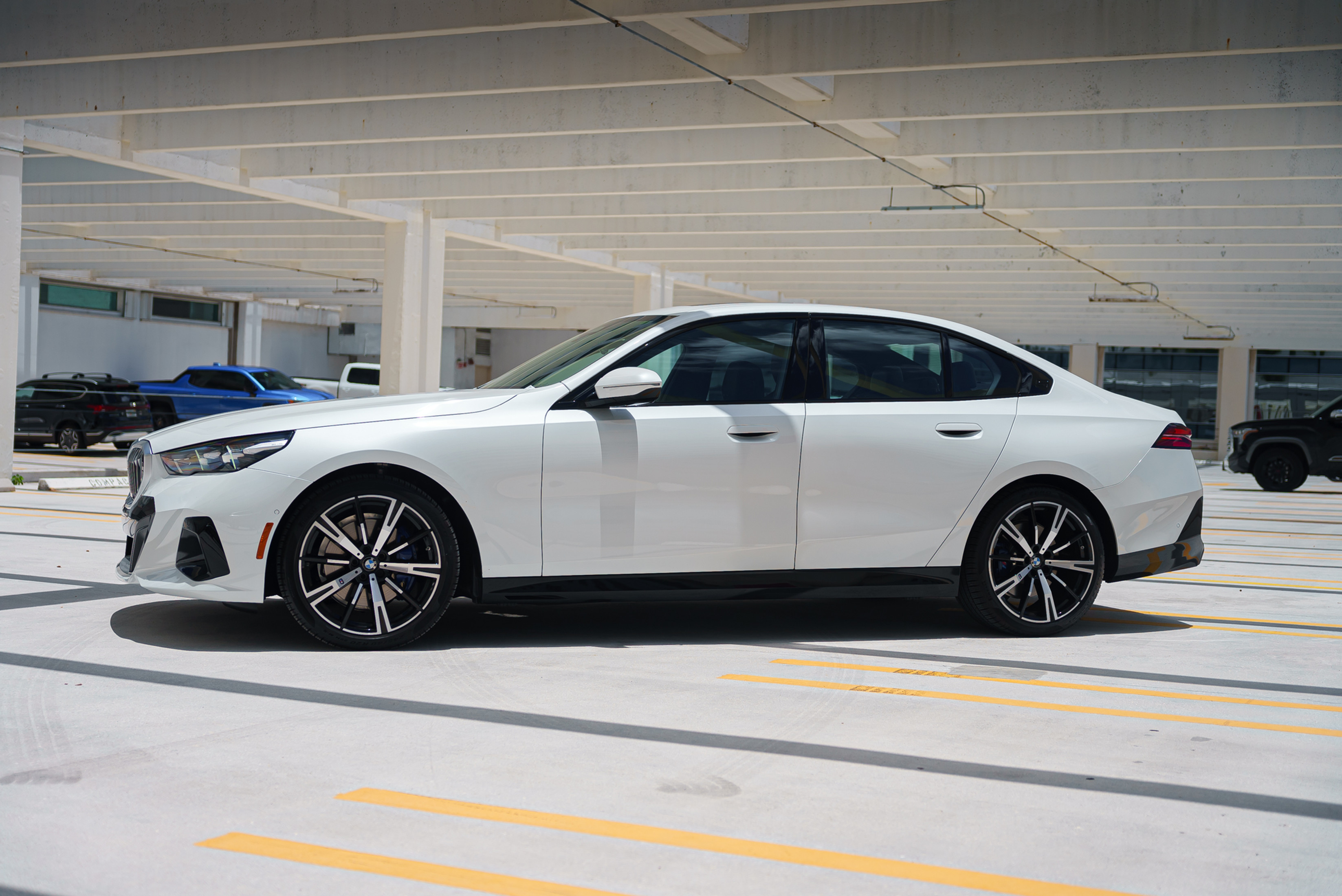 BMW 5 Series Black — photo 7