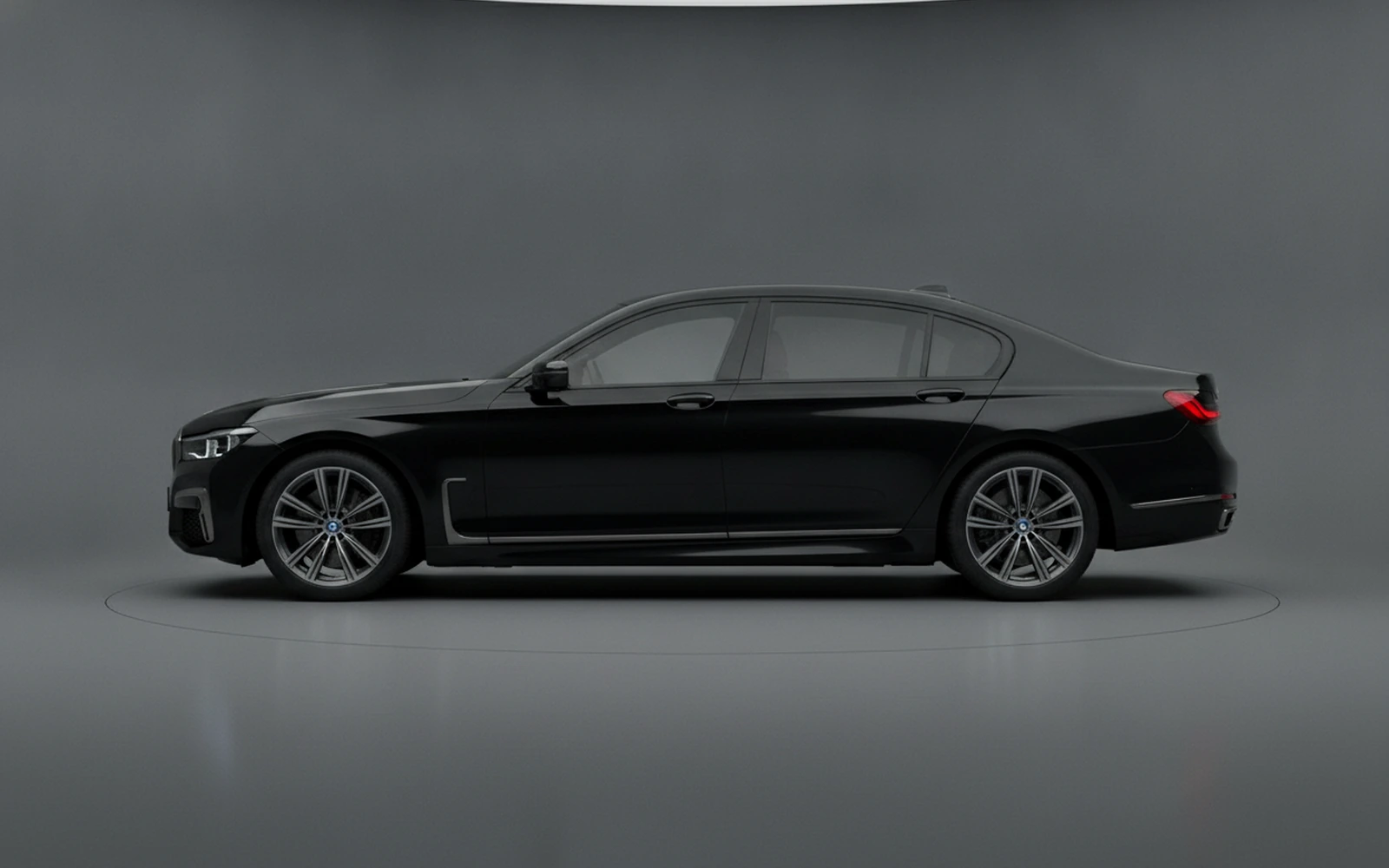 BMW 740 M Sport Black 2024 — exterior rear view