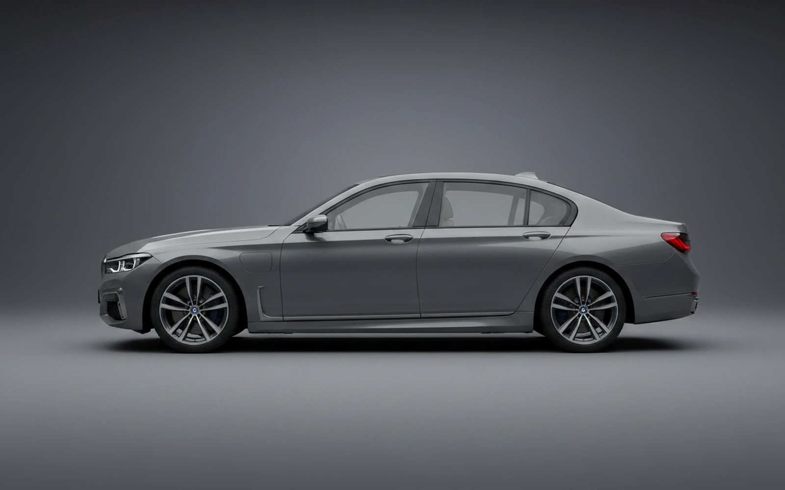 BMW 740 M Sport Grey 2022 — exterior rear view