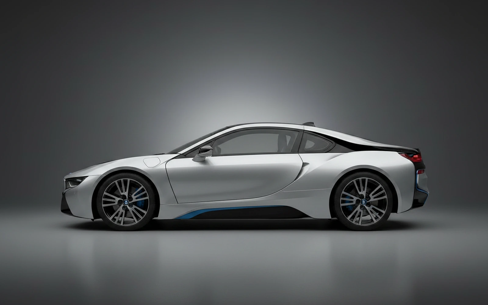 BMW i8 Silver 2022 — exterior rear view