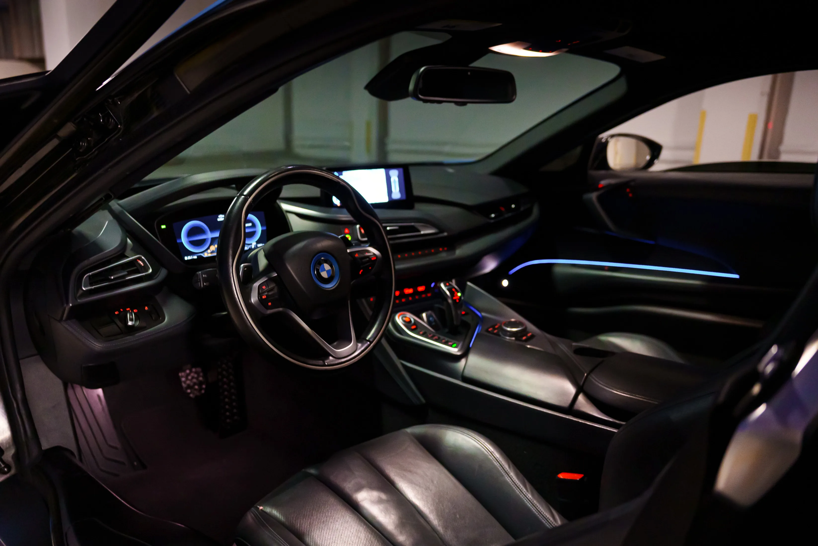 BMW i8 White — exterior rear view