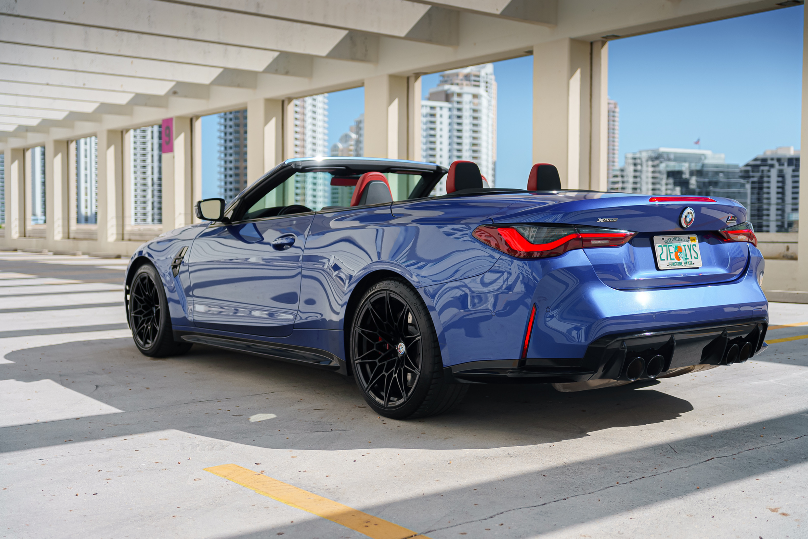 BMW M4 White — exterior rear view