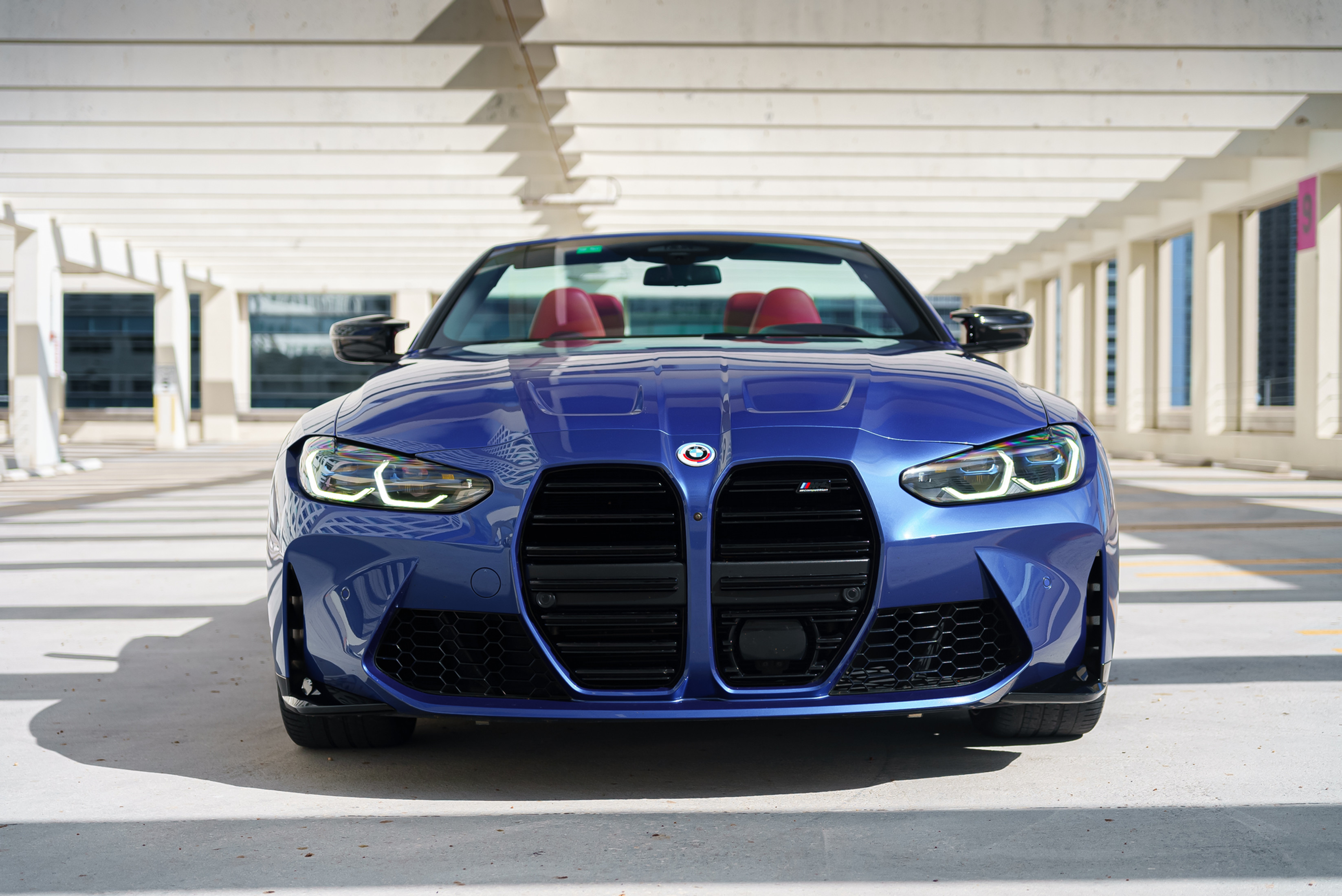 BMW M4 White — interior seats