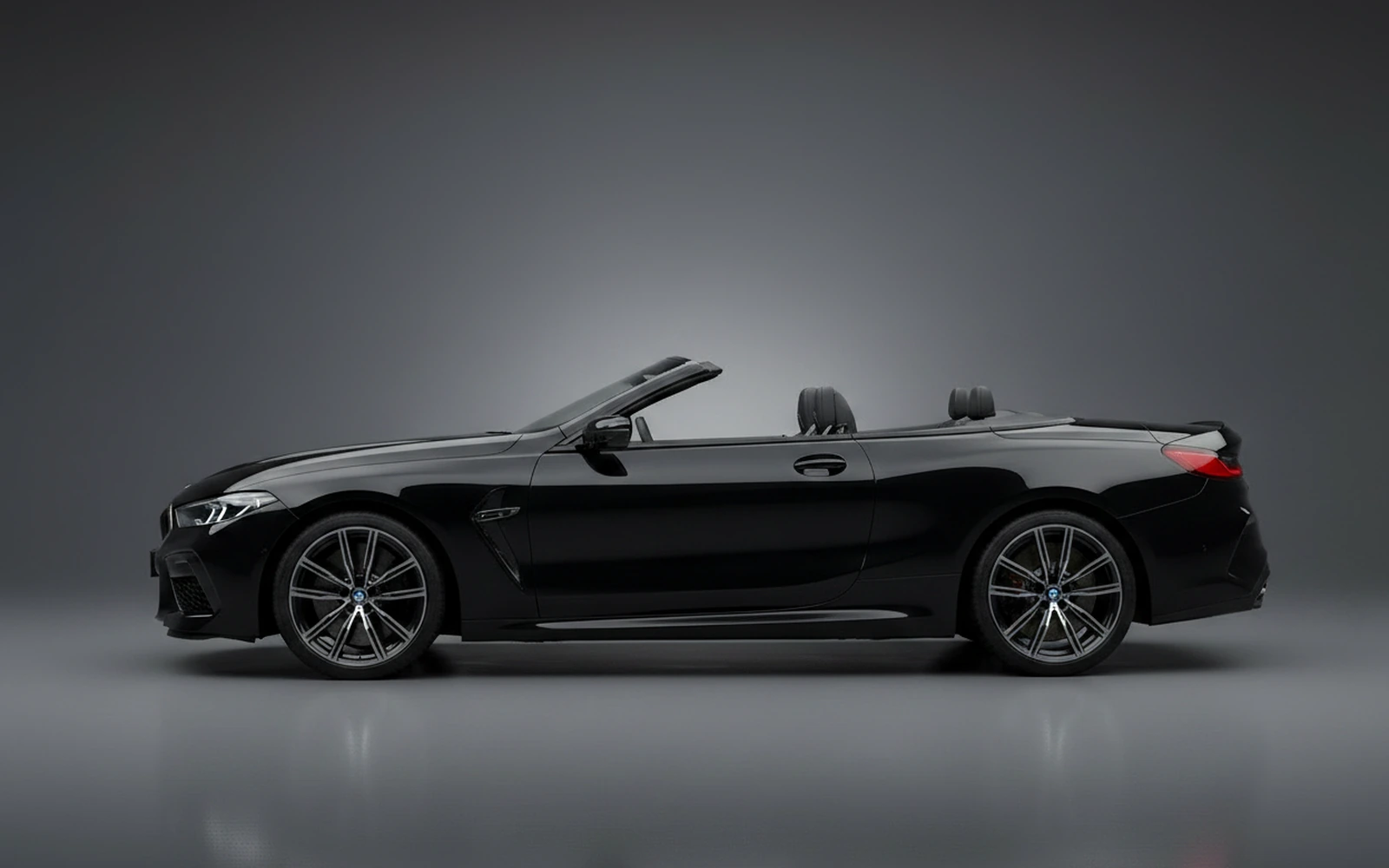 BMW M8 Competition Convertible Negro 2023 — exterior rear view