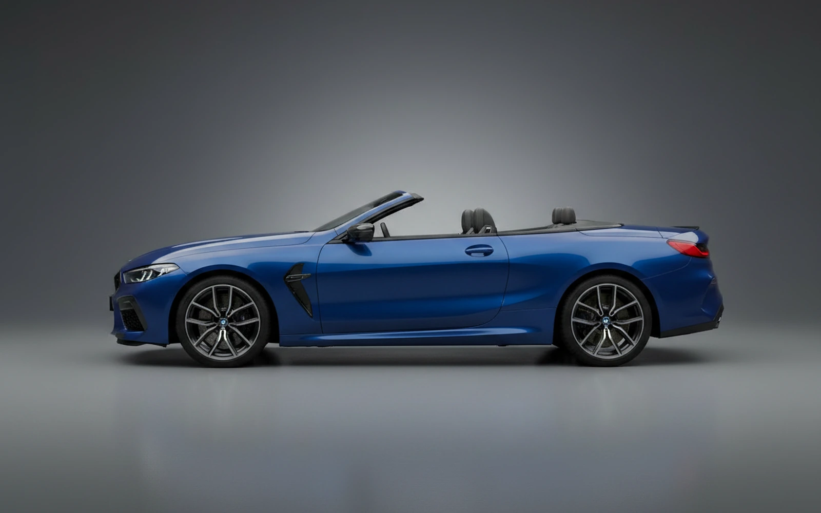 BMW M8 Competition Convertible Azul 2023 — exterior rear view