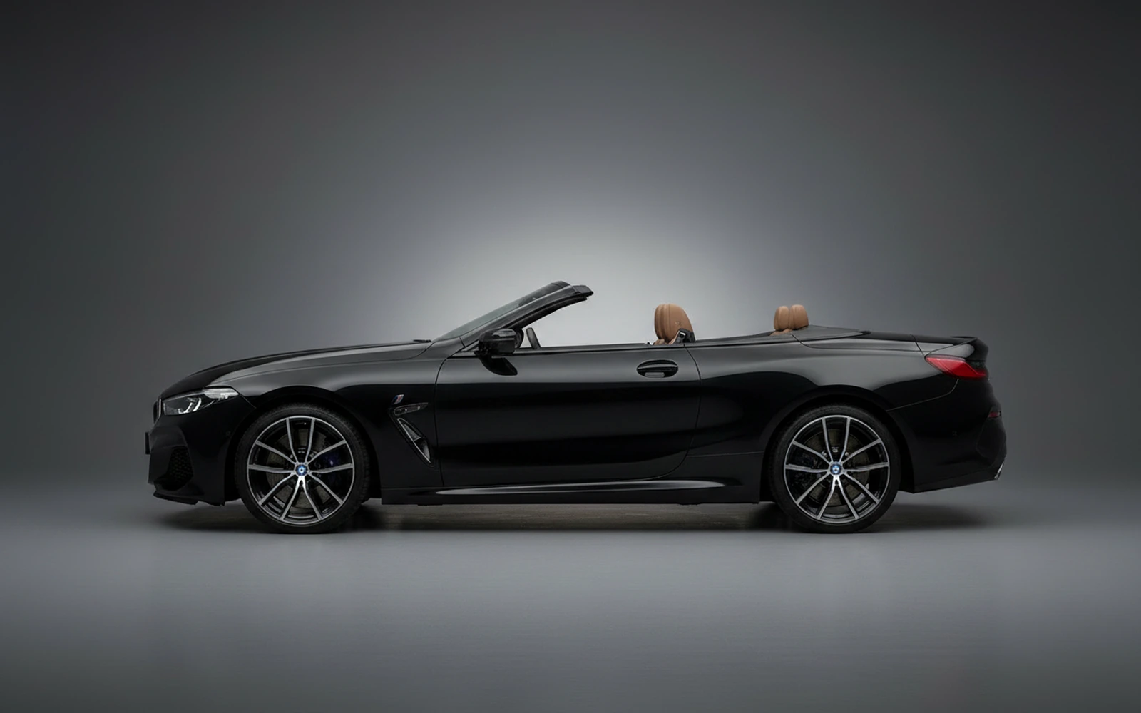 BMW M850i Negro 2022 — exterior rear view