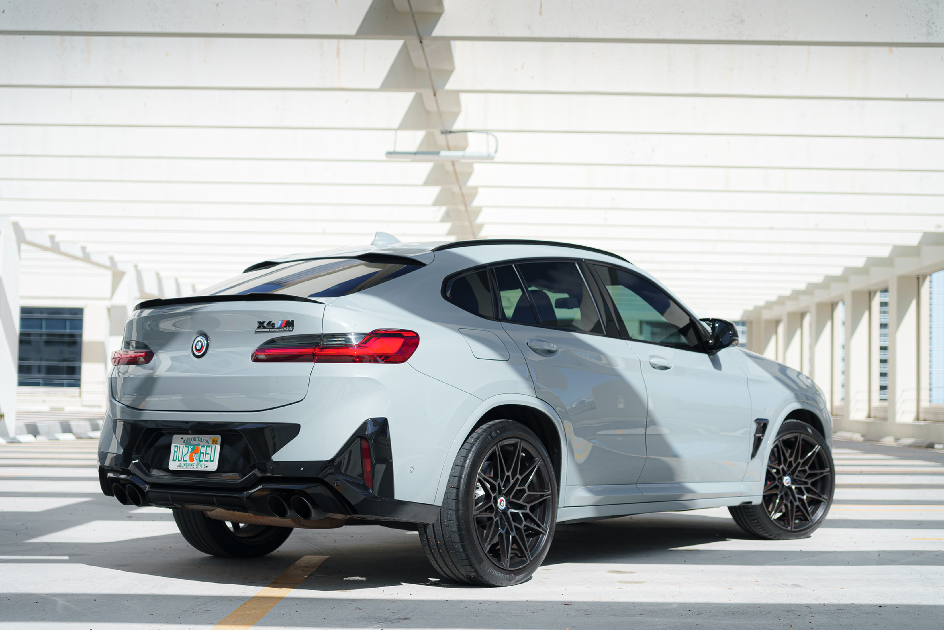 BMW X4M Black — interior seats