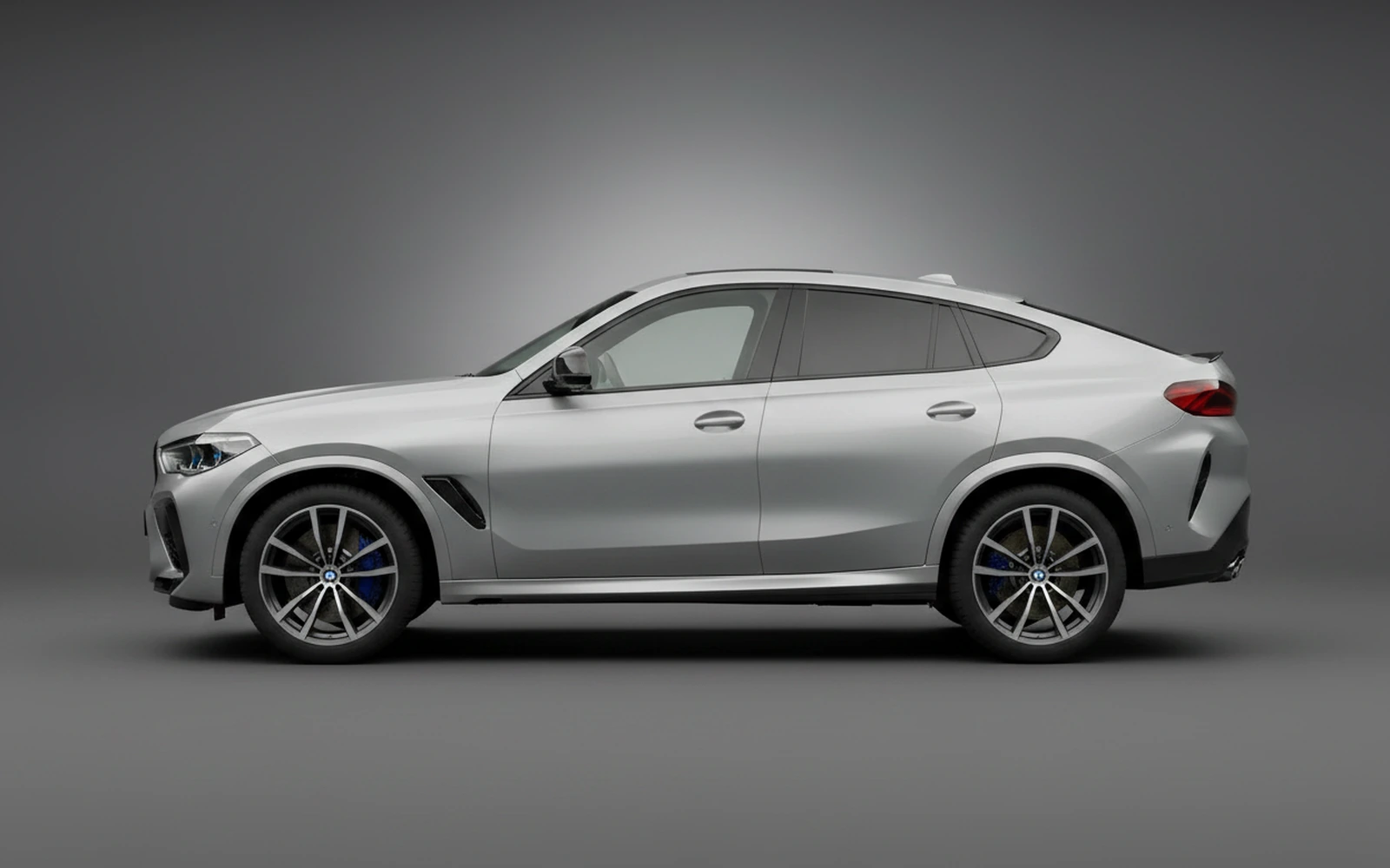 BMW X6M Competition Plata 2021 — exterior rear view