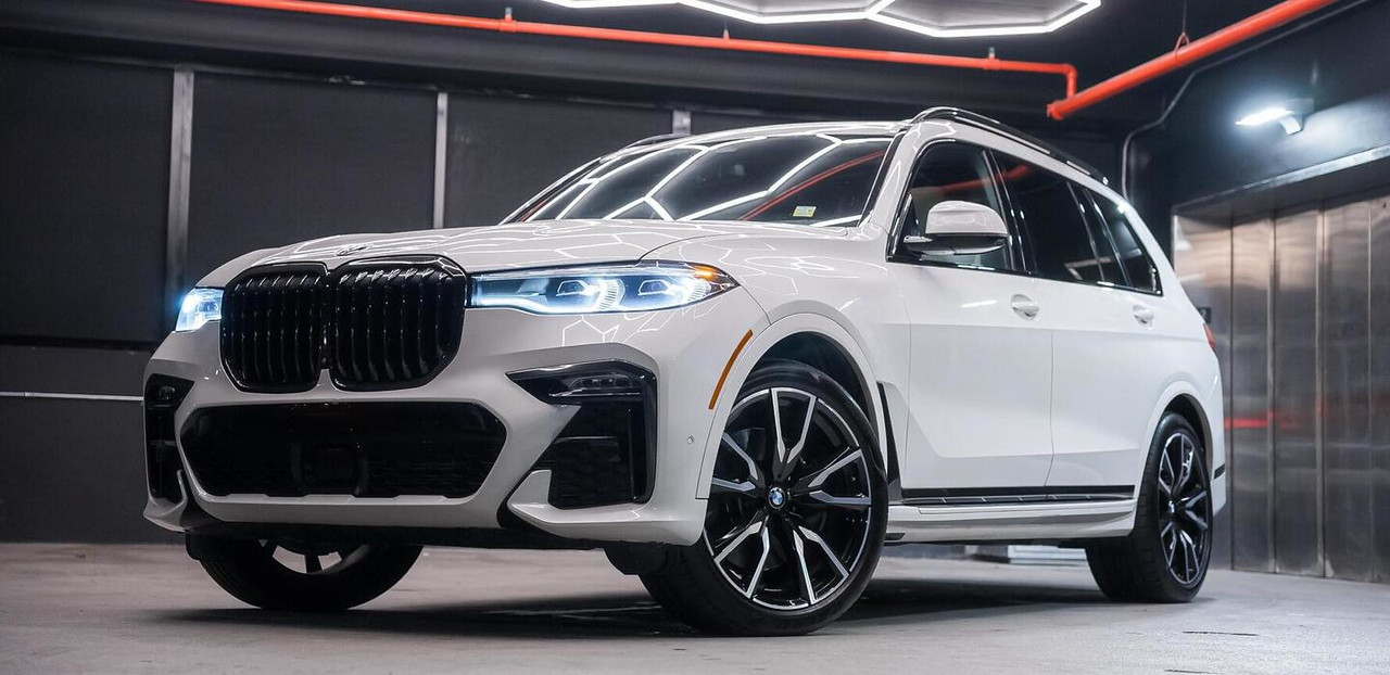 BMW X7 Black — exterior rear view