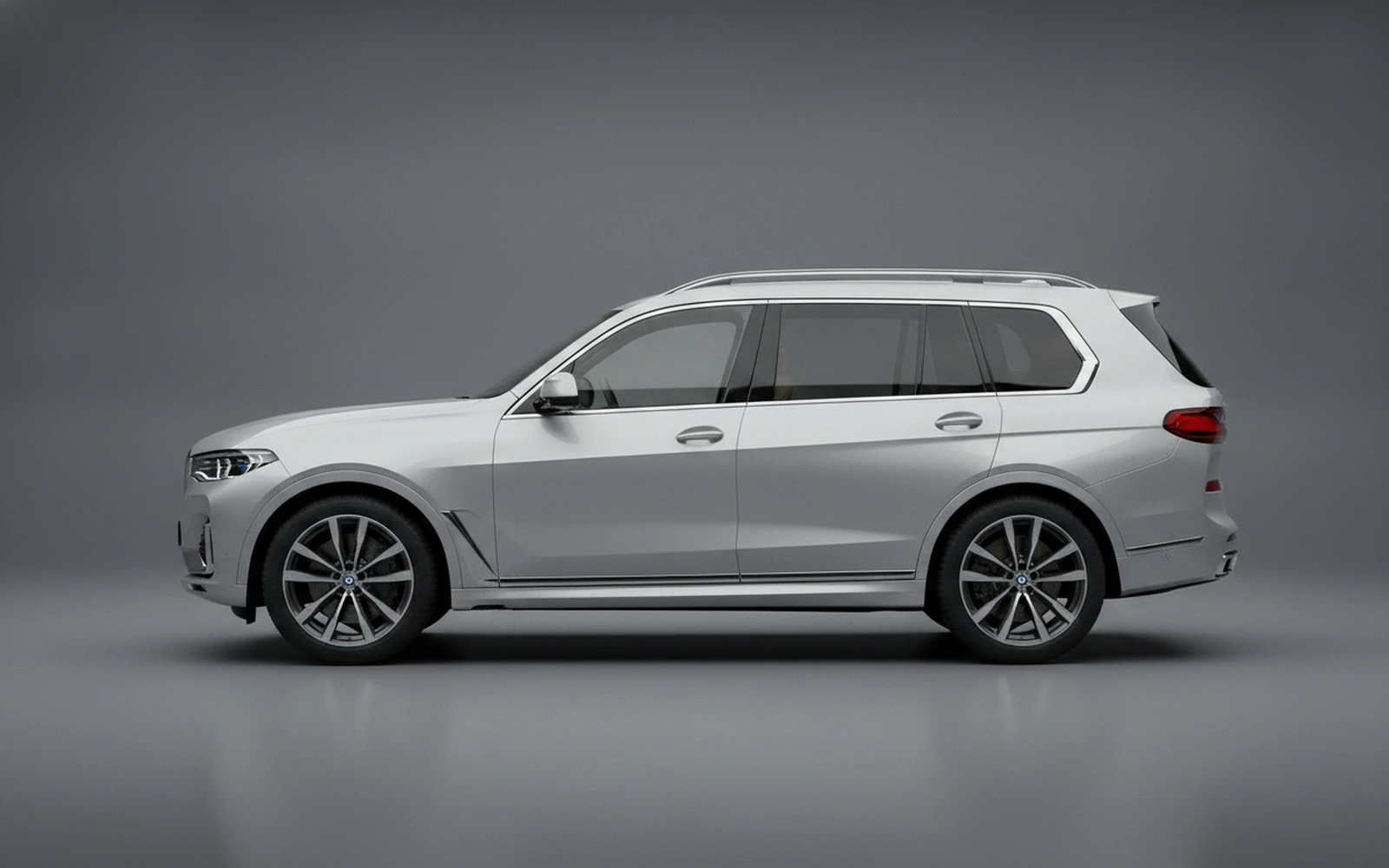 BMW X7 xDrive40i Silver 2025 — exterior rear view