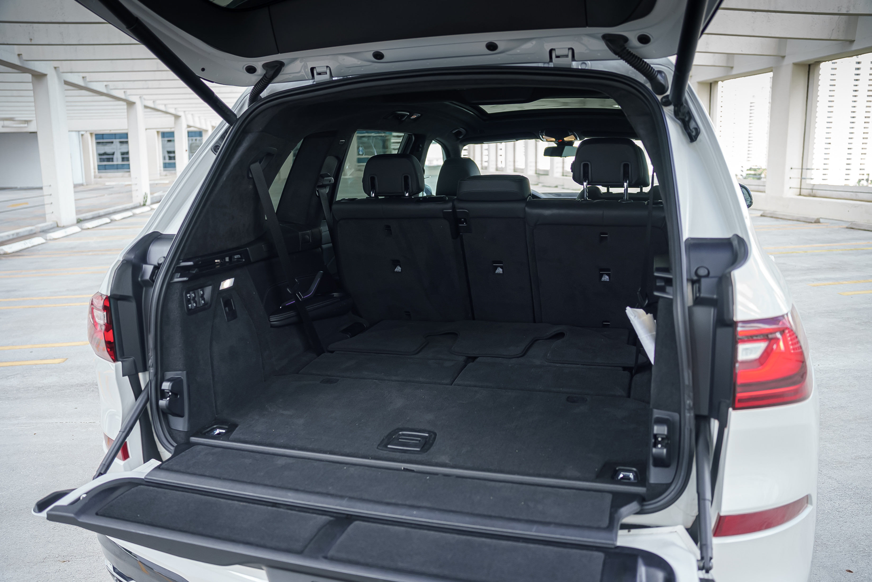 BMW X7 White 2021 — photo 8