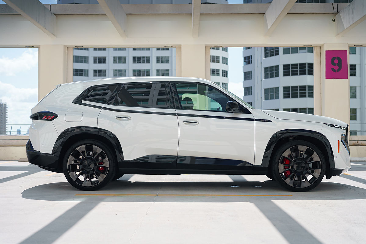 BMW XM White 2023 — photo 7