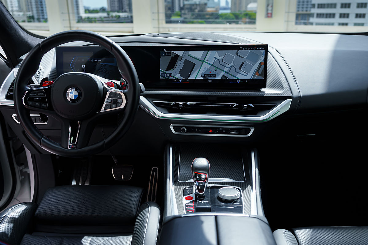 BMW XM White 2023 — photo 9