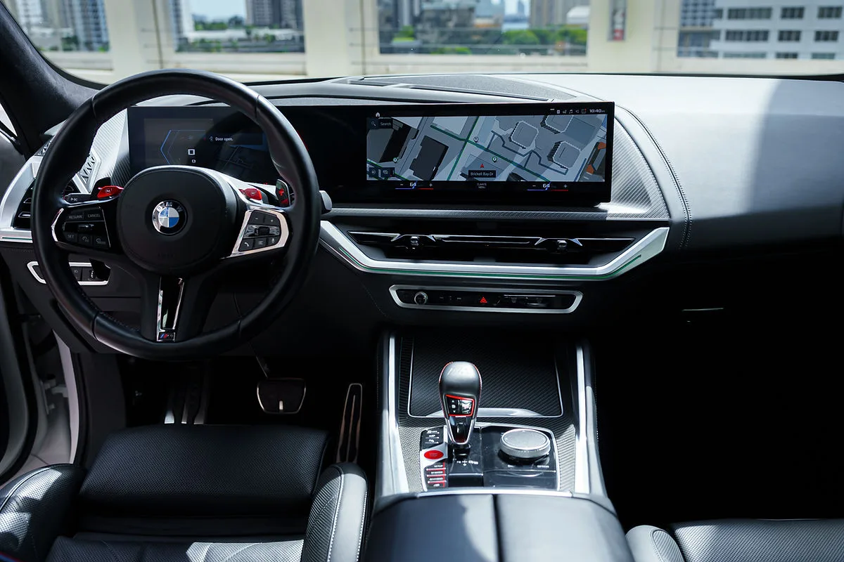 BMW XM White 2023 — photo 9