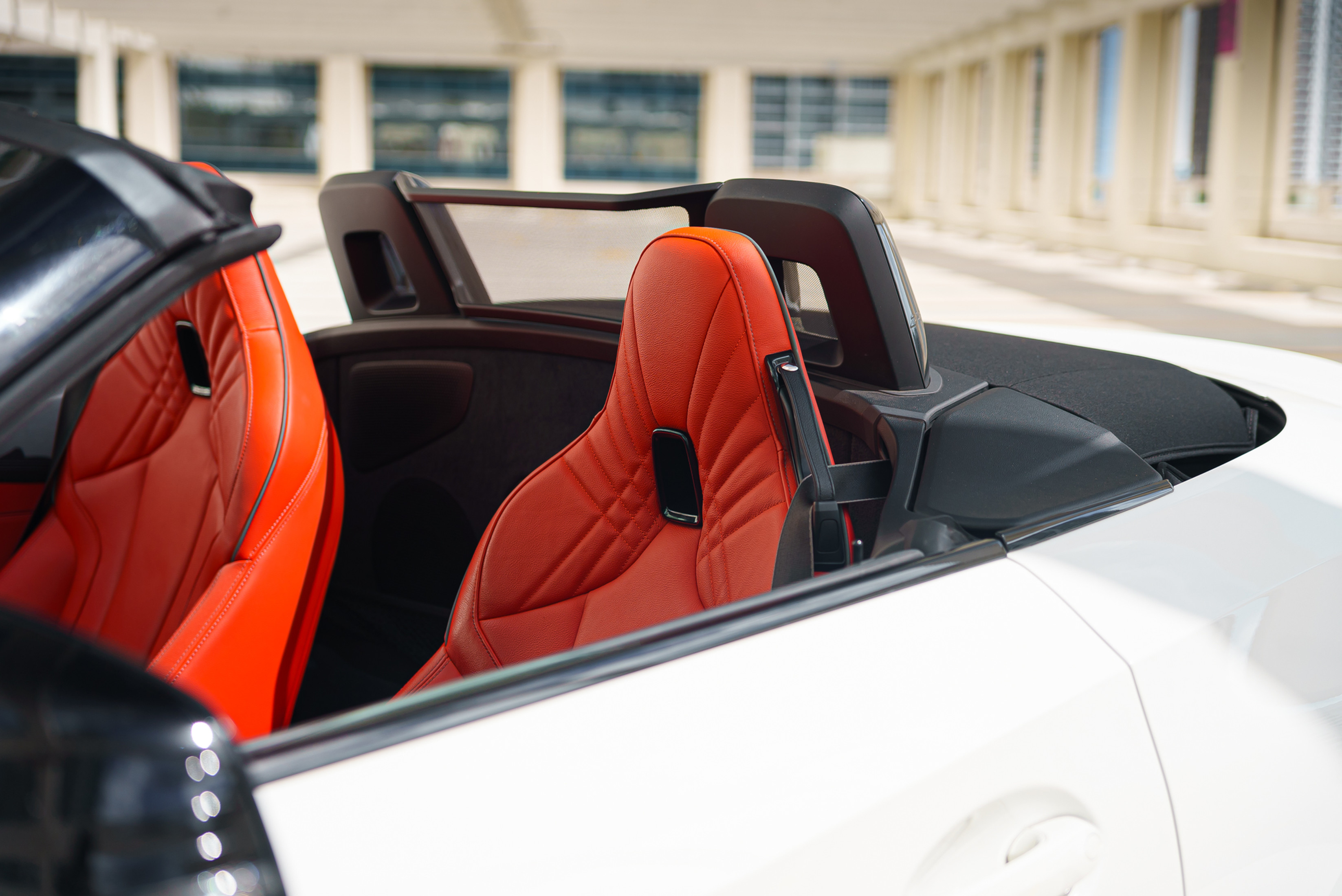 BMW Z4 White — exterior side view