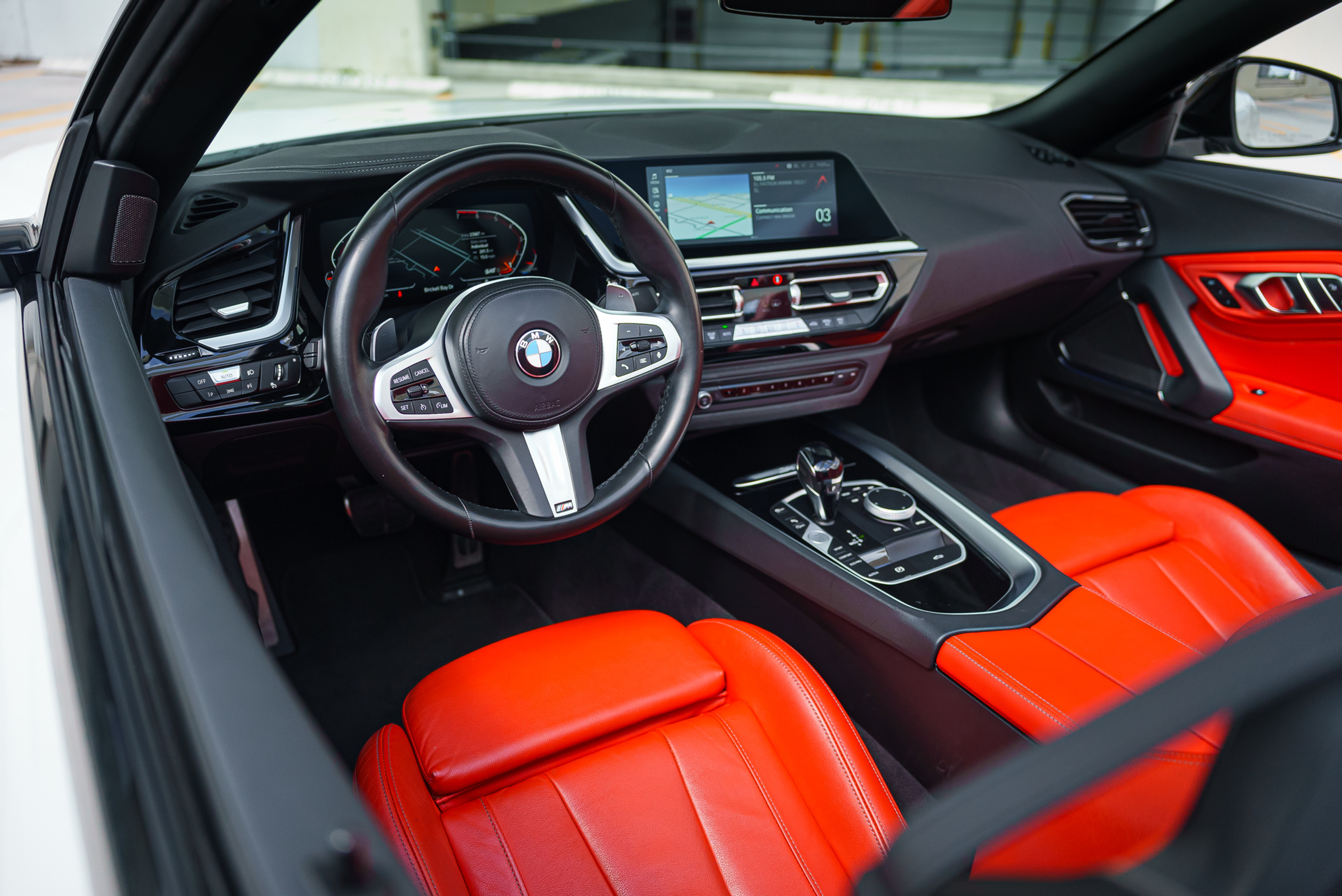 BMW Z4 White — interior dashboard