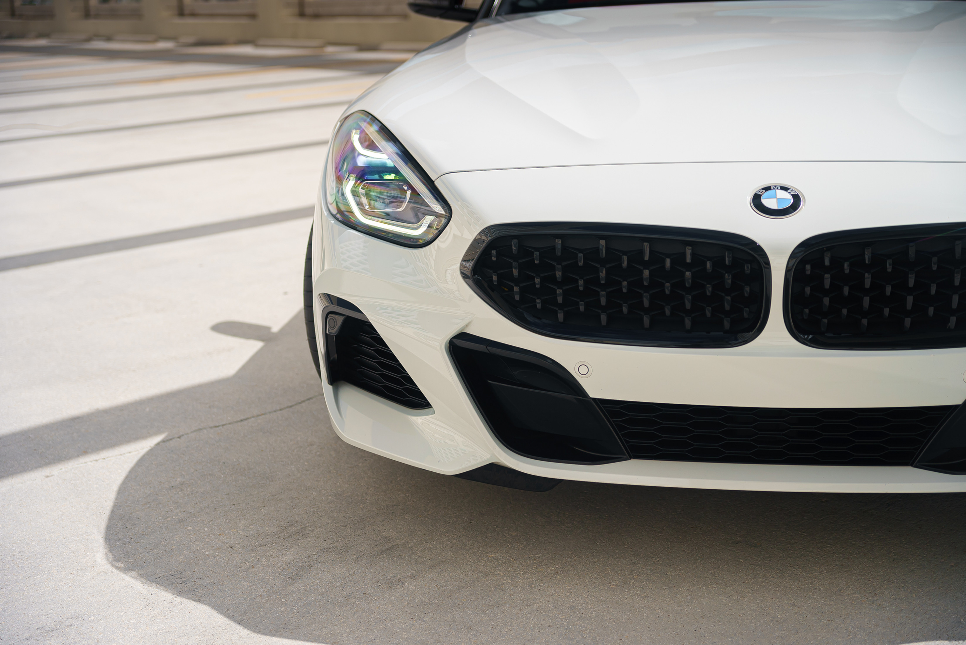 BMW Z4 White — interior seats