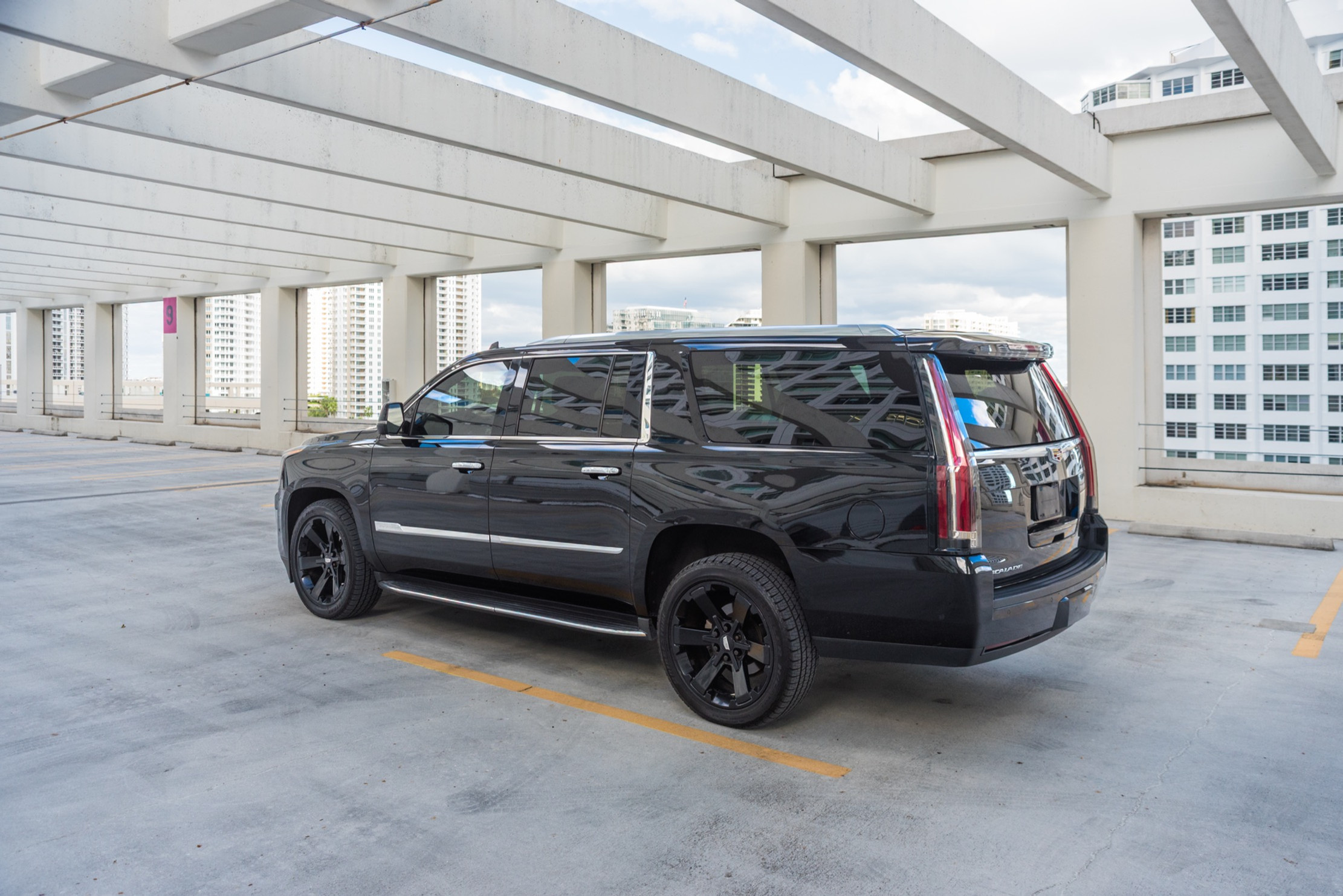 Cadillac Escalade ESV Black — interior seats