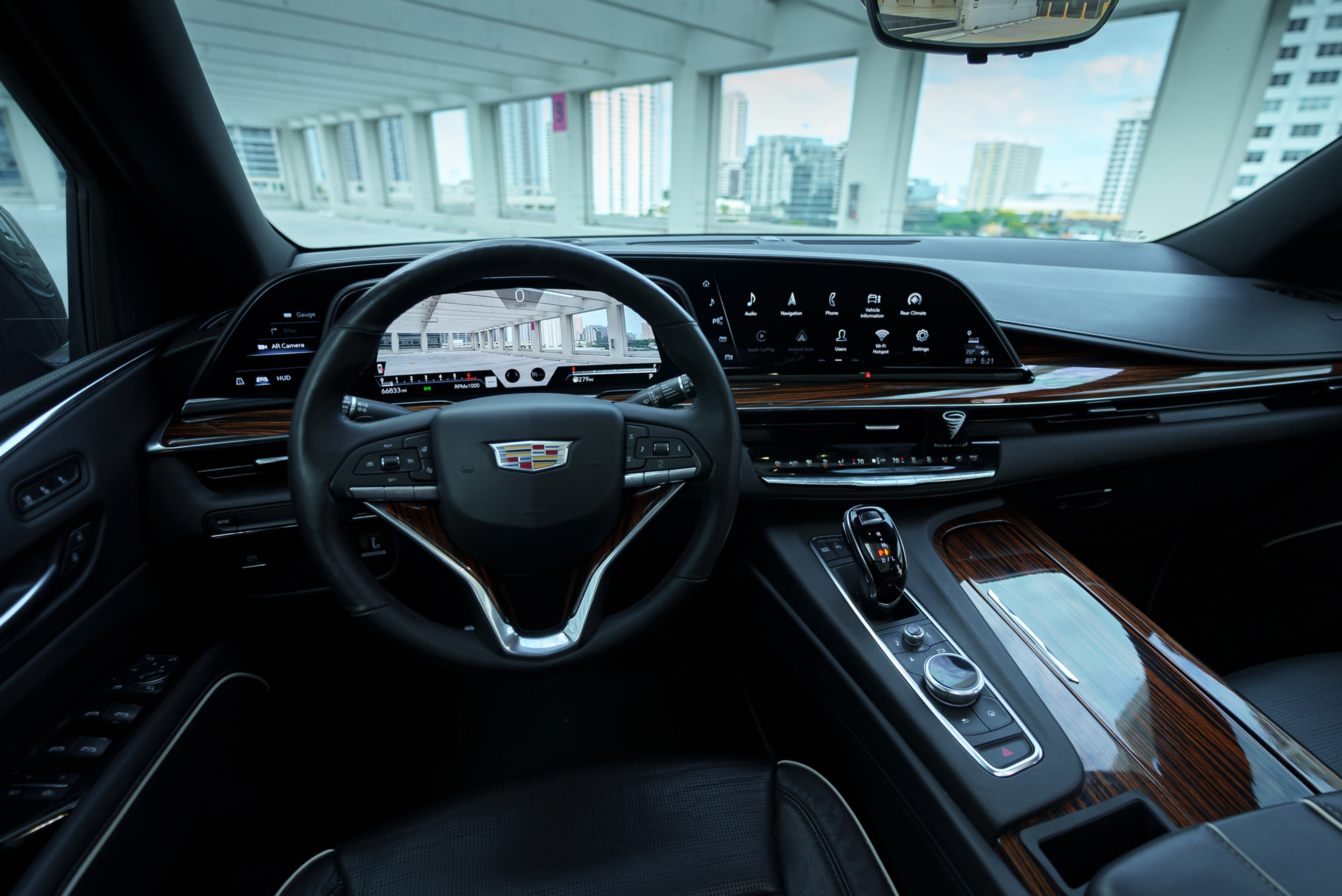 Cadillac Escalade Black 2021 — exterior side view