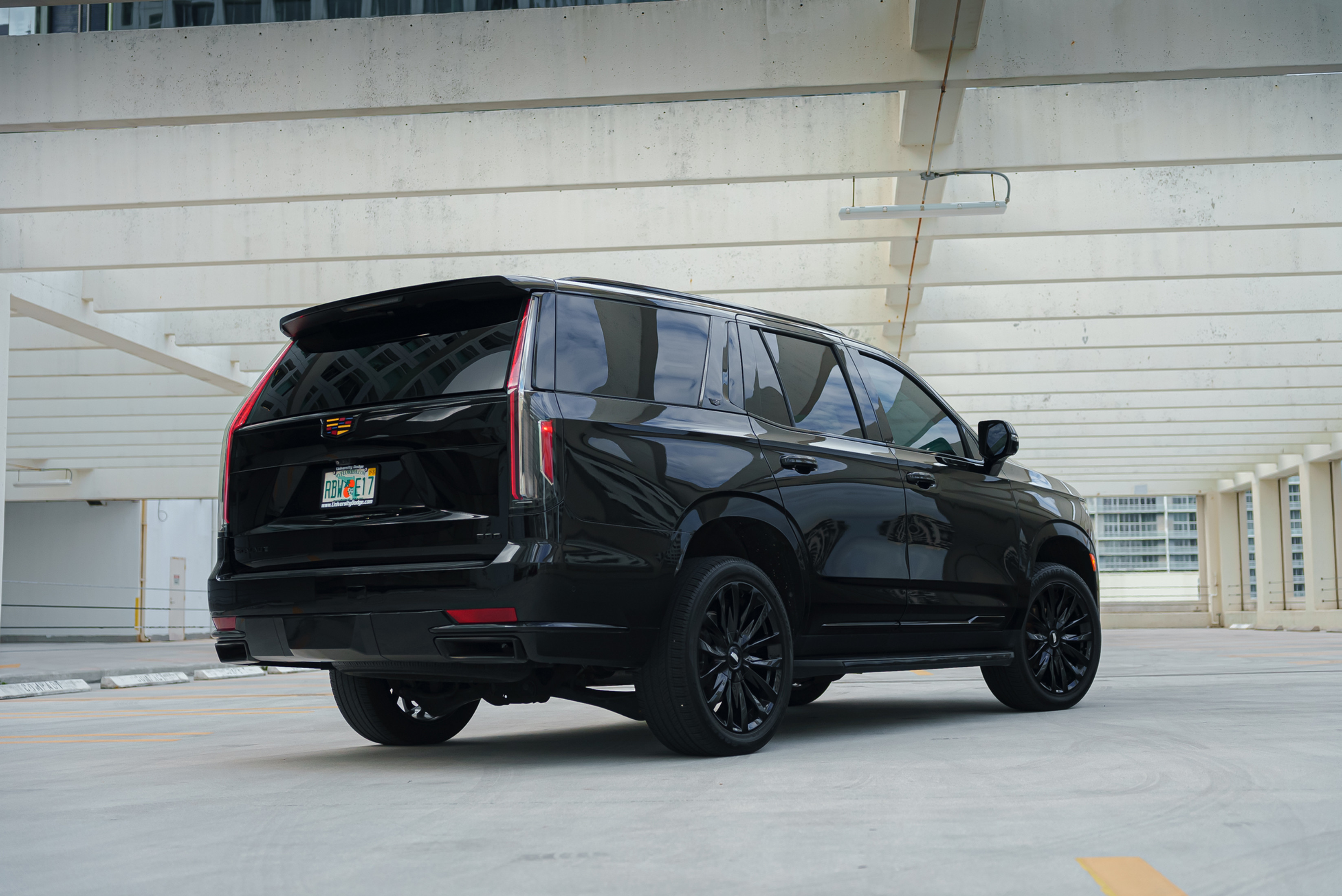 Cadillac Escalade Black 2021 — interior seats
