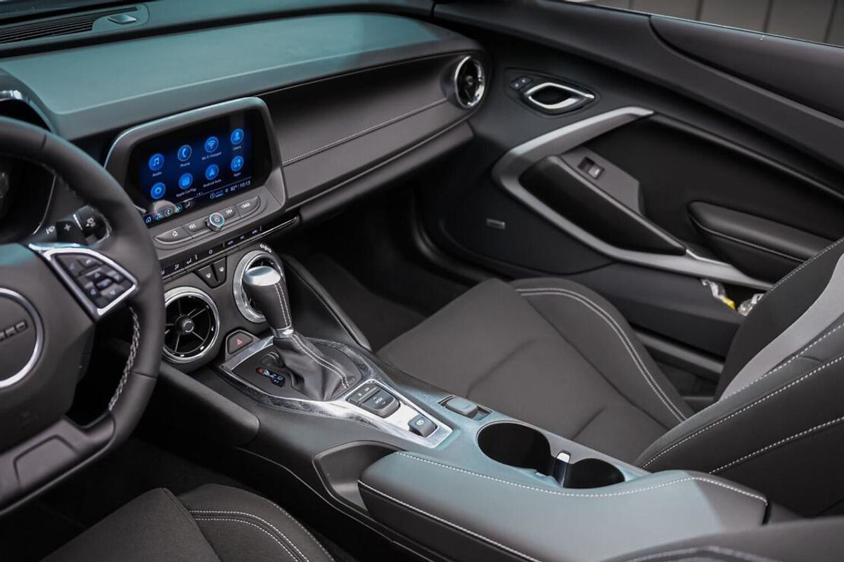 Chevrolet Camaro LT1 White 2024 — exterior rear view