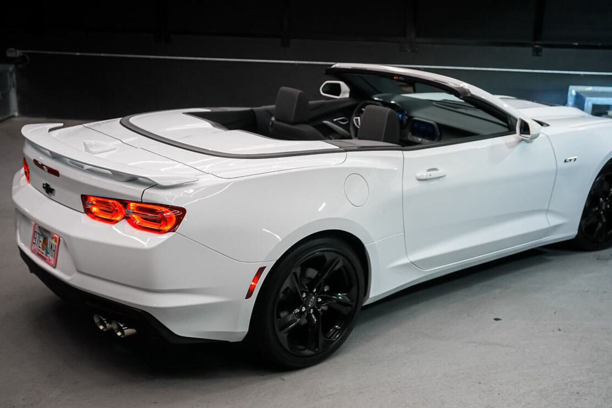Chevrolet Camaro LT1 White 2024 — interior dashboard