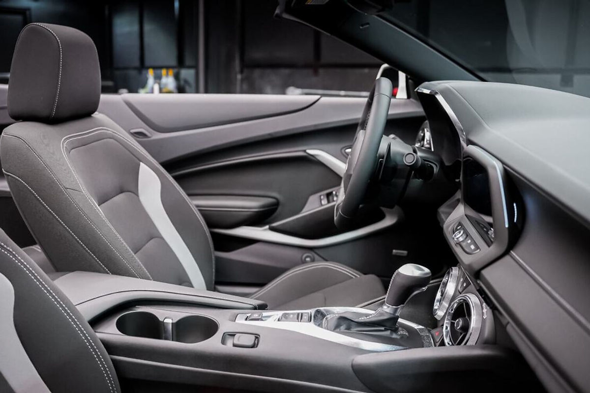 Chevrolet Camaro LT1 White 2024 — interior seats
