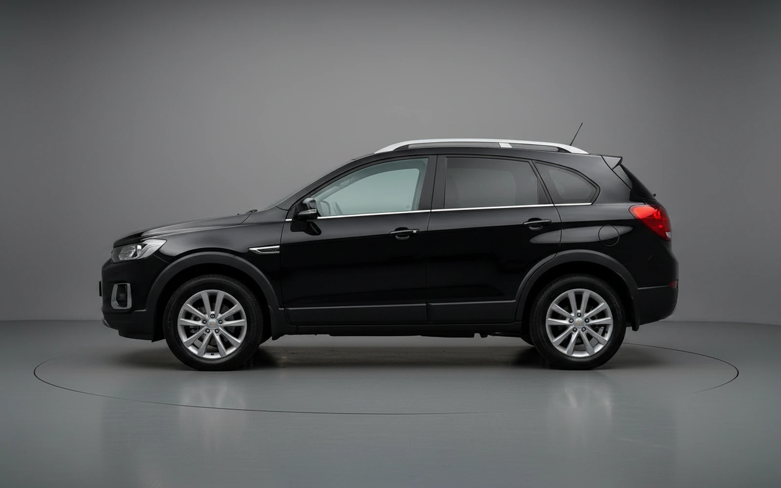 Chevrolet Captiva Black 2023 — exterior rear view