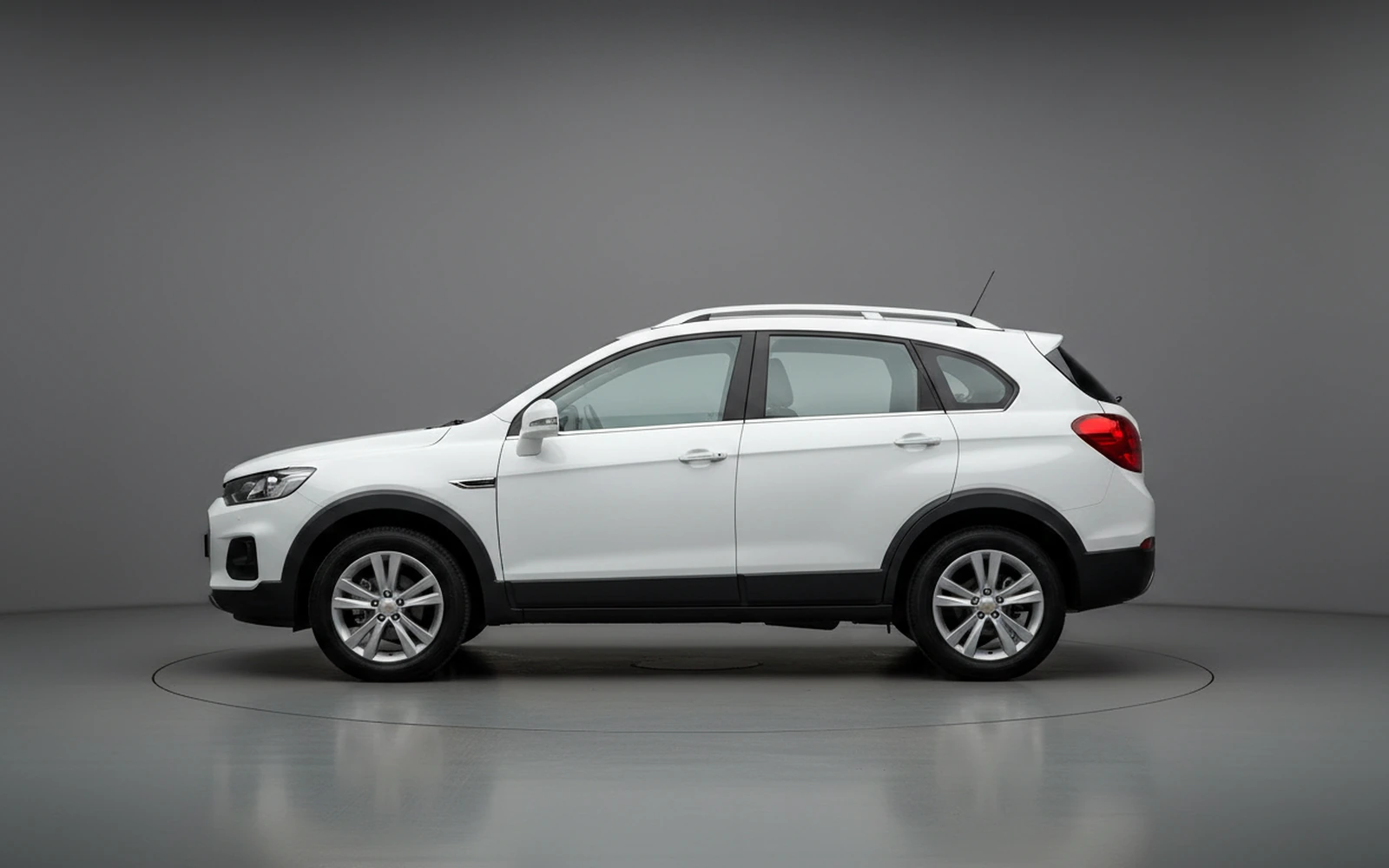 Chevrolet Captiva White 2023 — exterior rear view