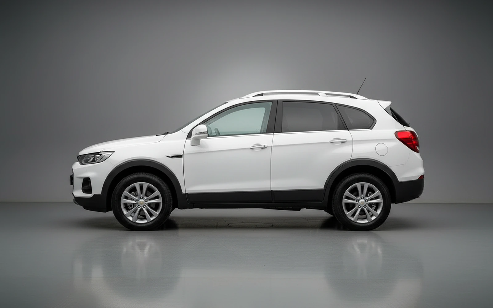 Chevrolet Captiva White 2025 — exterior rear view