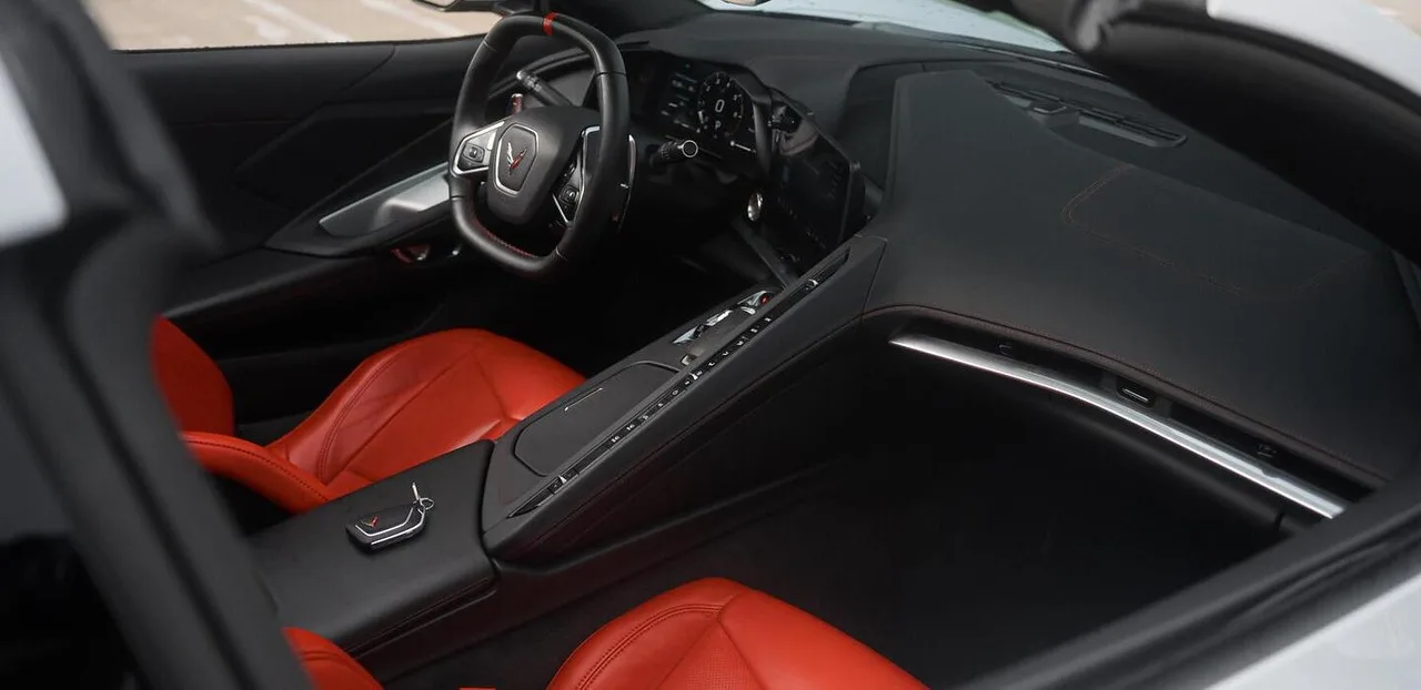 Chevrolet Corvette Stingray Black 2023 — photo 14