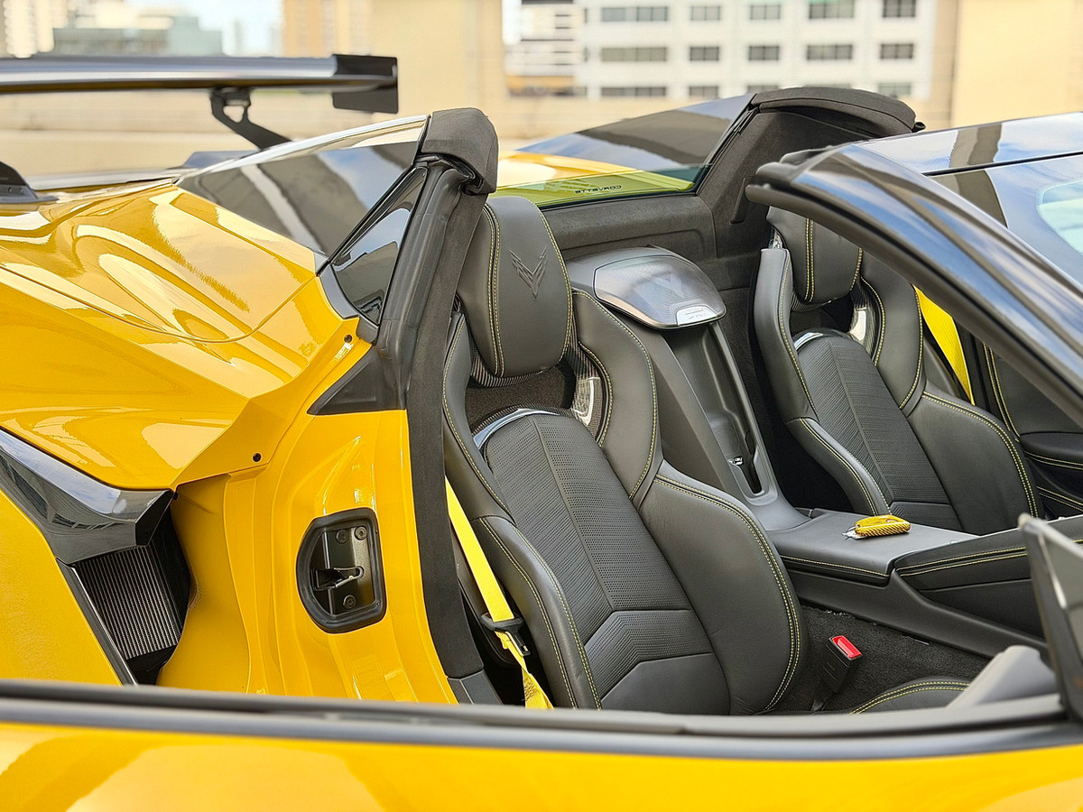 Chevrolet Corvette Z06 Yellow — photo 7