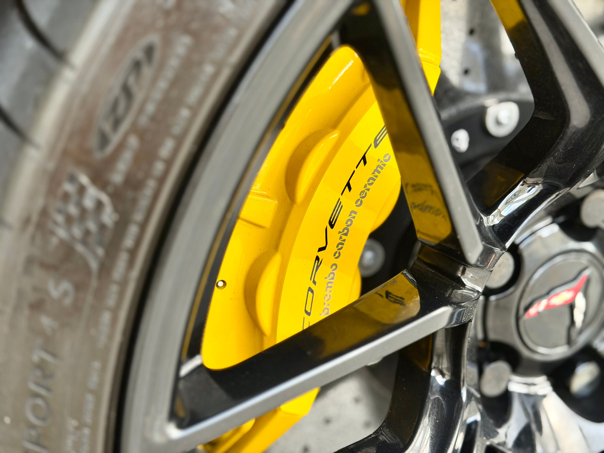 Chevrolet Corvette Z06 Yellow — photo 8